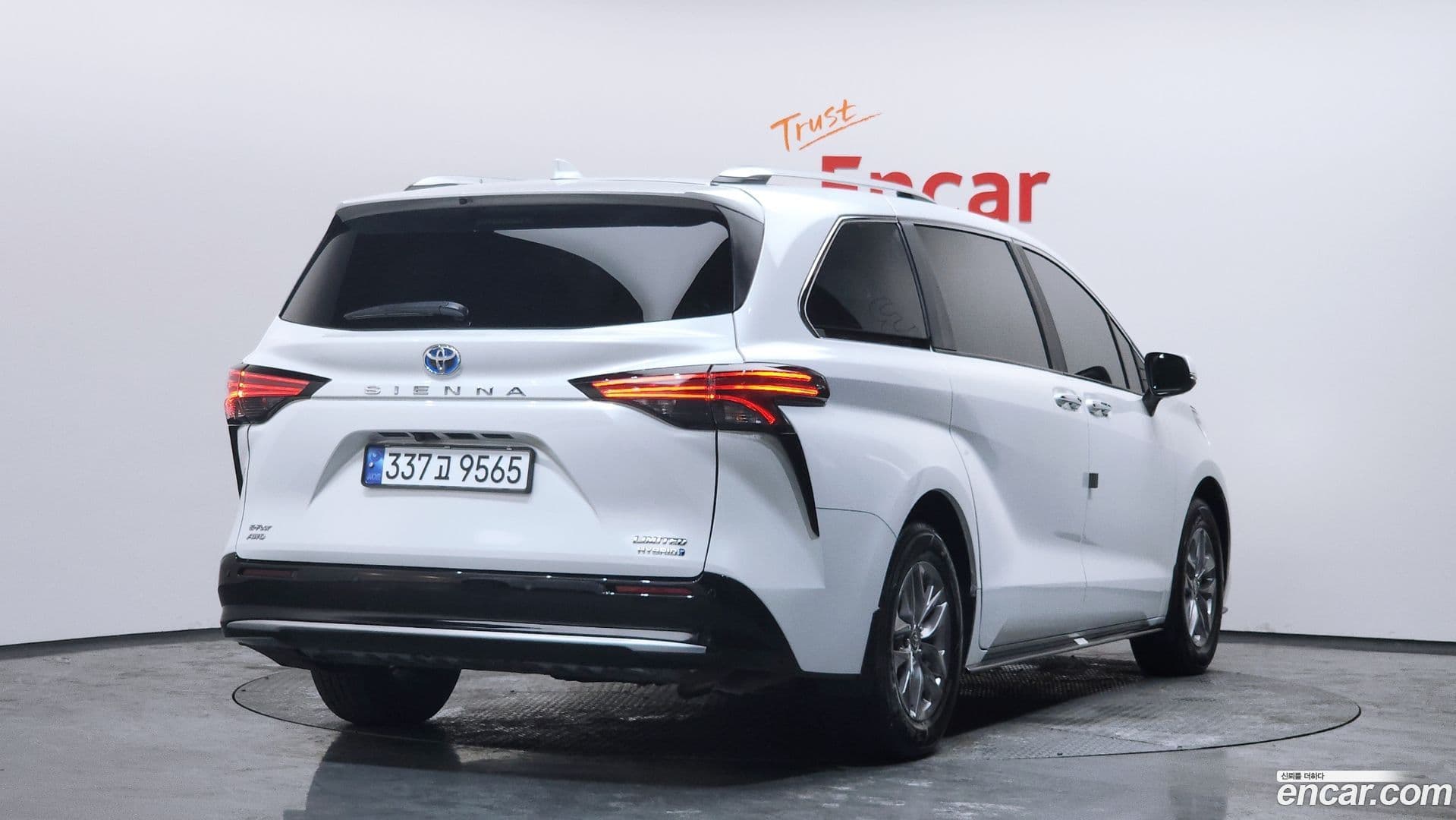 Main__Slider__Photo:Sienna Toyota 2023.6-1