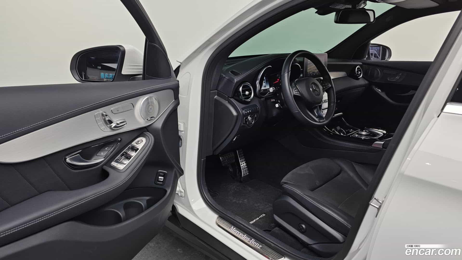 GLC-Class Mercedes-Benz 2019.7-INNER-010