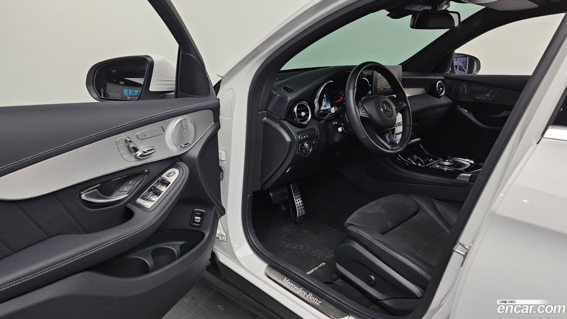 Main__Slider__Photo:GLC-Class Mercedes-Benz 2019.7-9