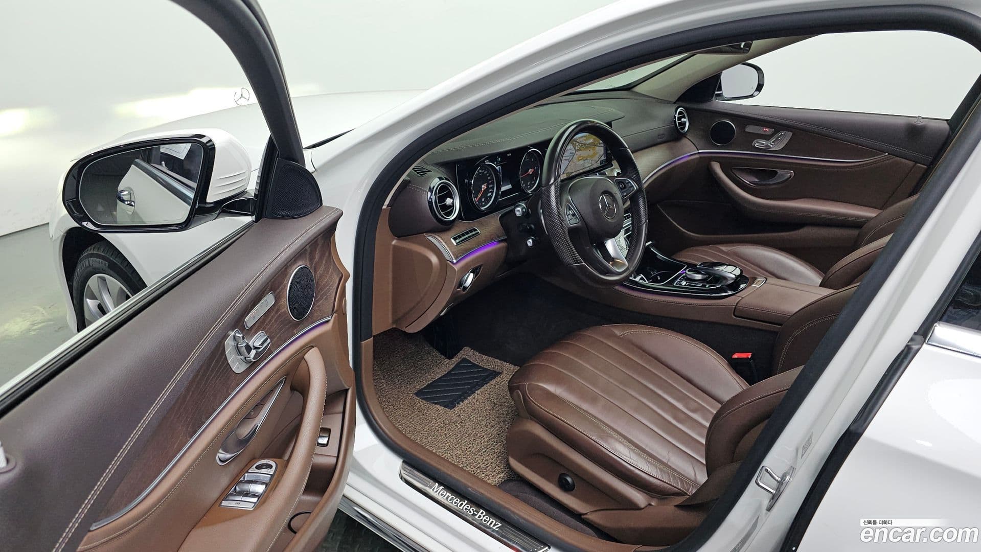 Main__Slider__Photo:E-Class Mercedes-Benz 2016.9-9