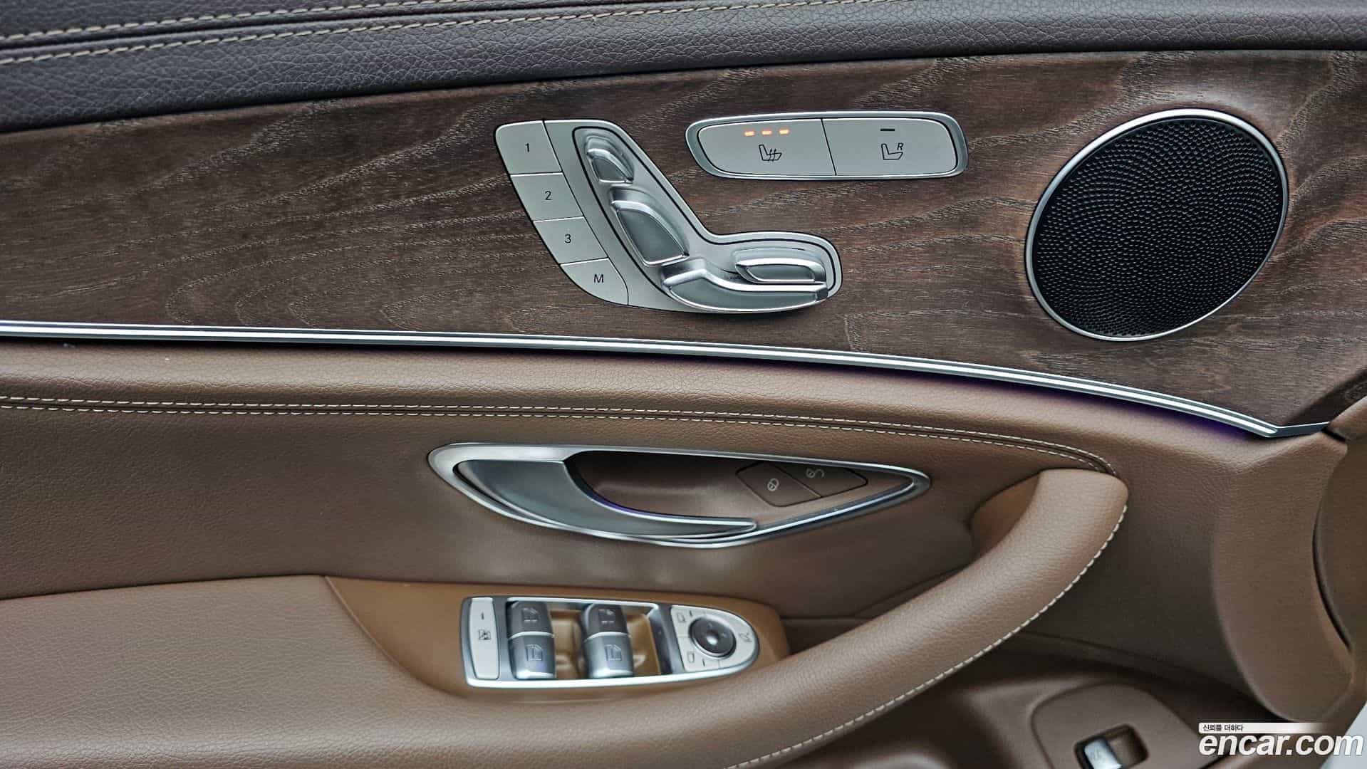 E-Class Mercedes-Benz 2016.9-OPTION-016