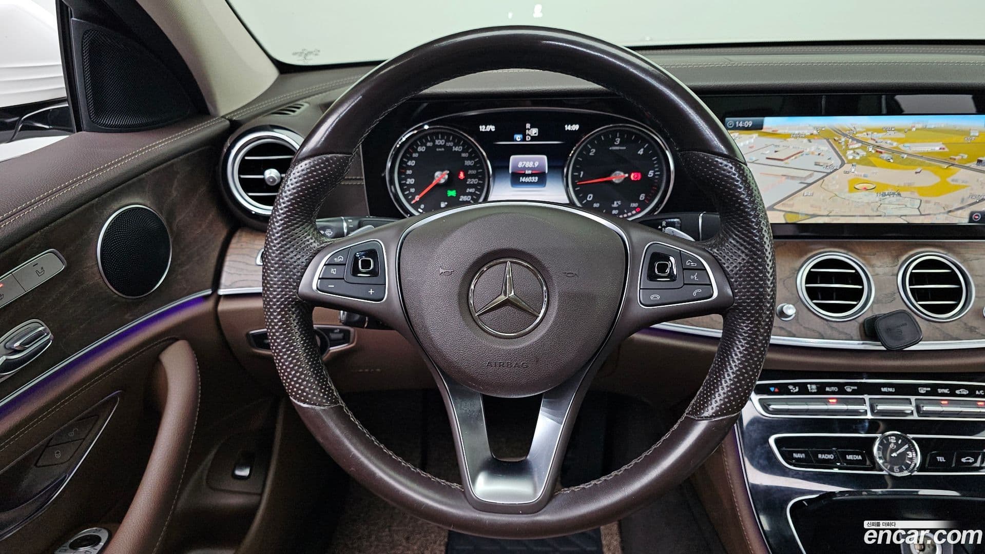 Main__Slider__Photo:E-Class Mercedes-Benz 2016.9-13