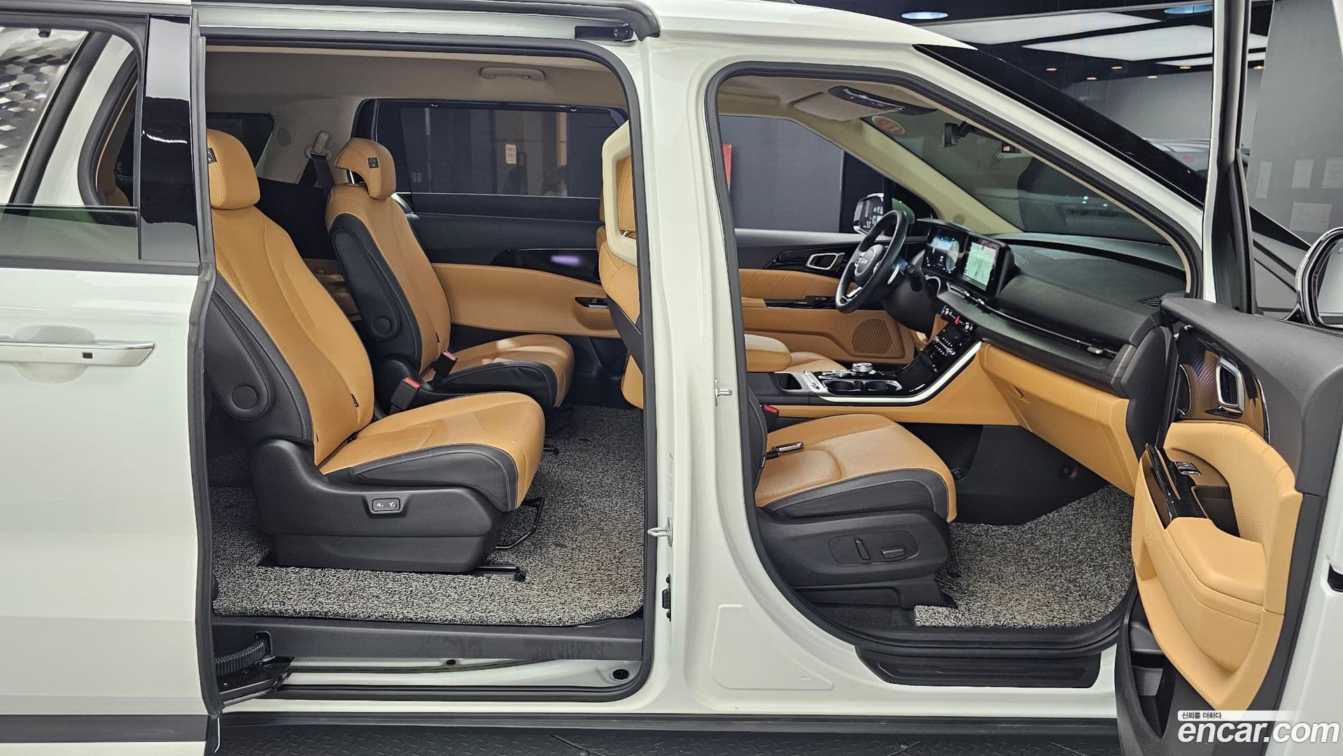 Main__Slider__Photo:Canival Kia 2023.1-11