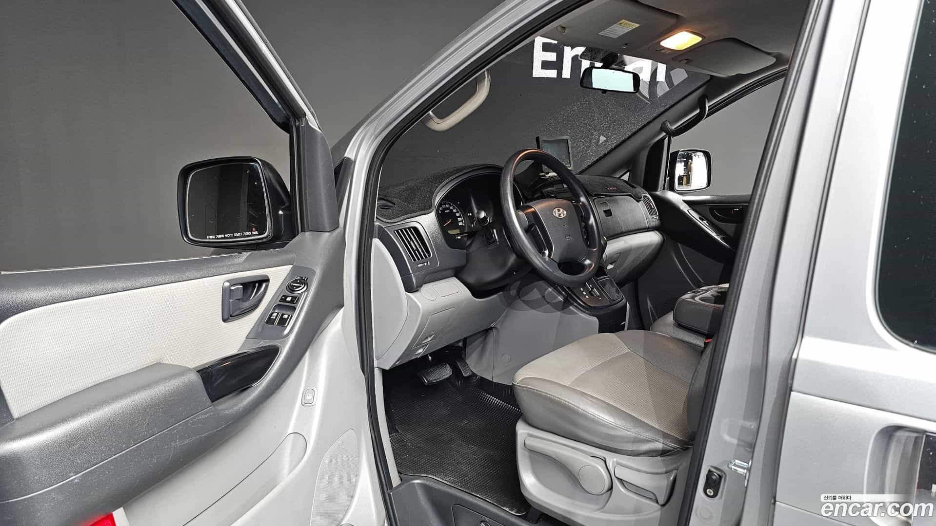 Starex Hyundai 2011.0-INNER-010