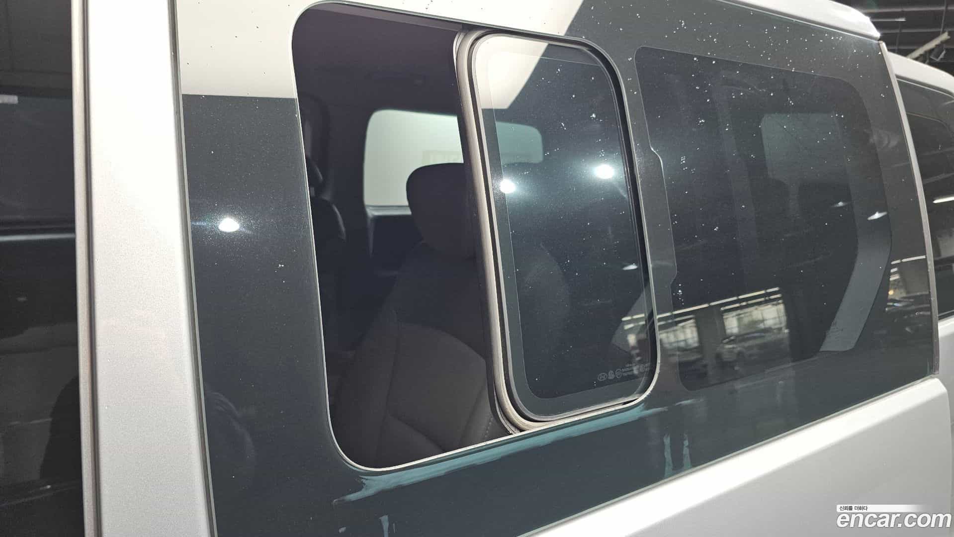 Starex Hyundai 2011.0-OPTION-023