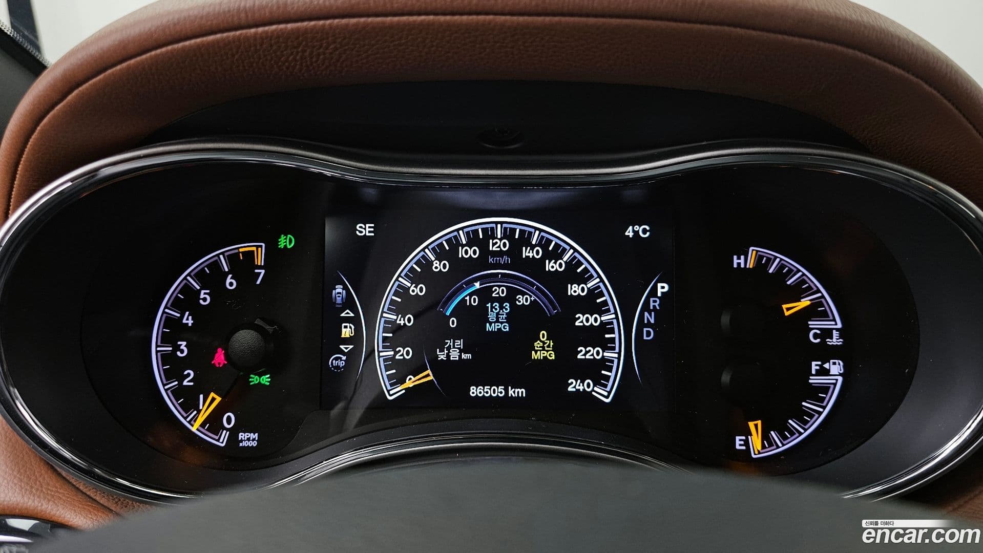 Main__Slider__Photo:Cherokee Jeep 2020.3-7