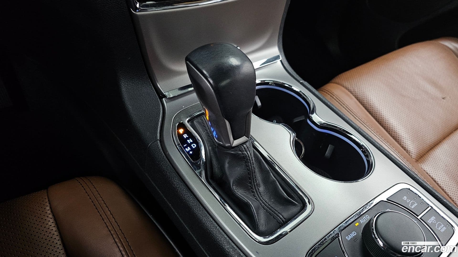 Main__Slider__Photo:Cherokee Jeep 2020.3-8