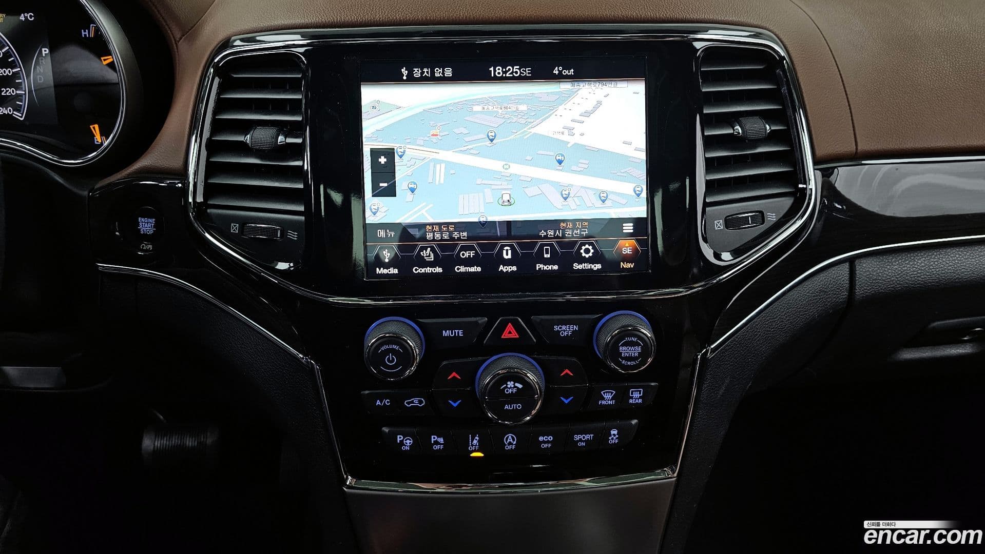 Main__Slider__Photo:Cherokee Jeep 2020.3-13