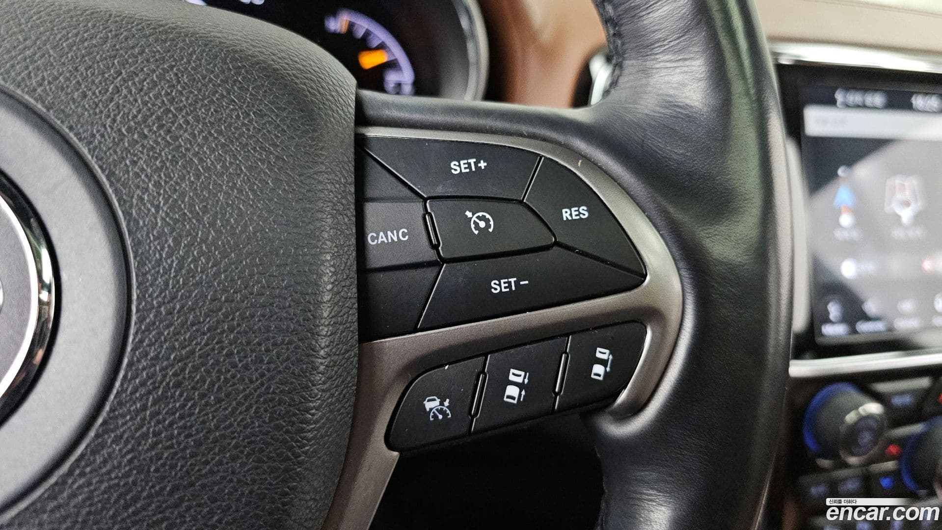 Main__Slider__Photo:Cherokee Jeep 2020.3-16