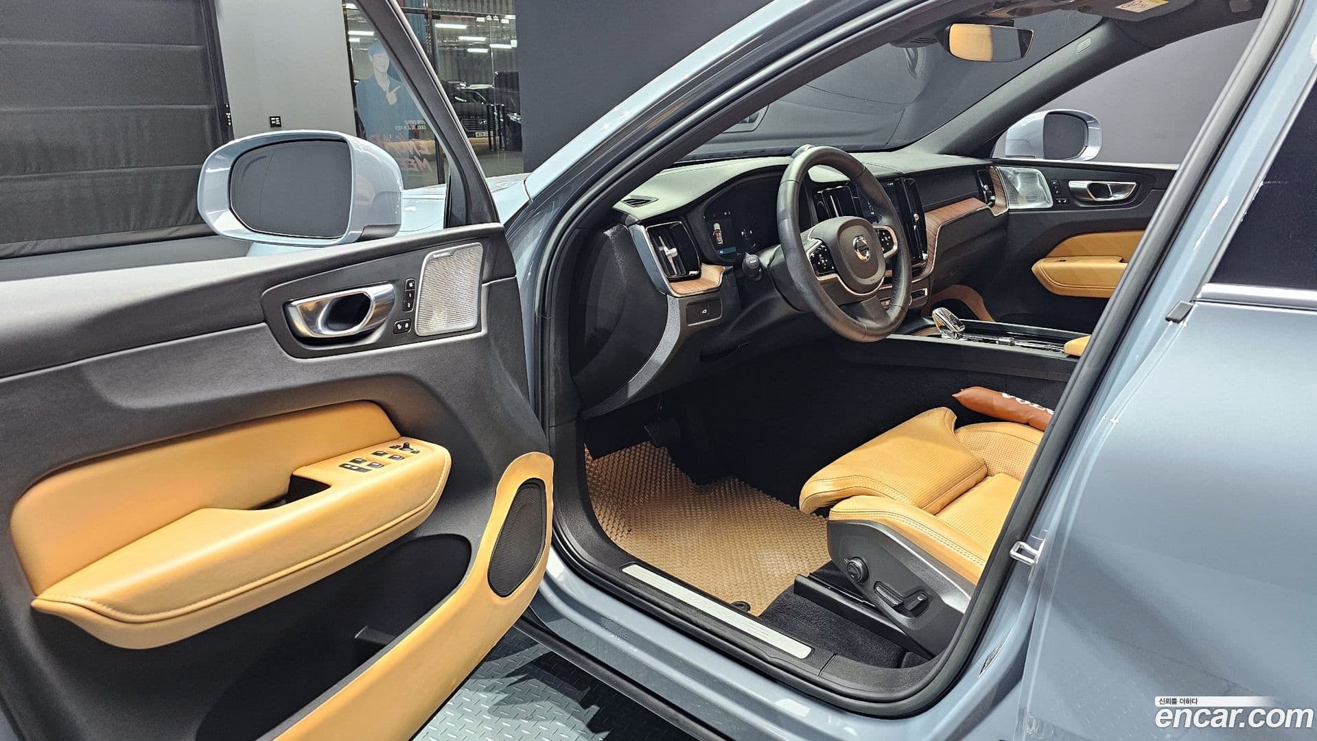 Main__Slider__Photo:XC60 Volvo 2022.10-10