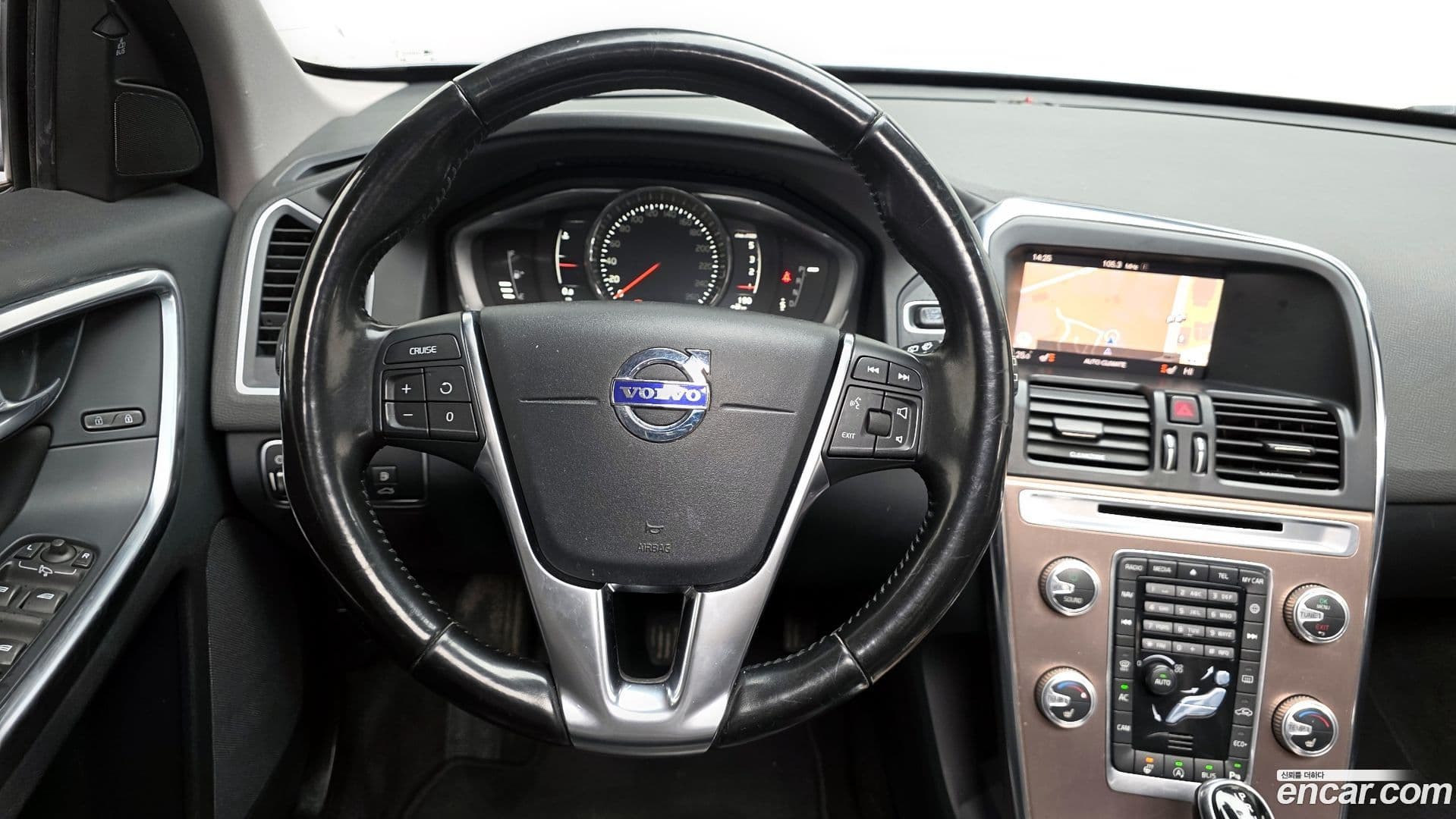 Main__Slider__Photo:XC60 Volvo 2017.2-12