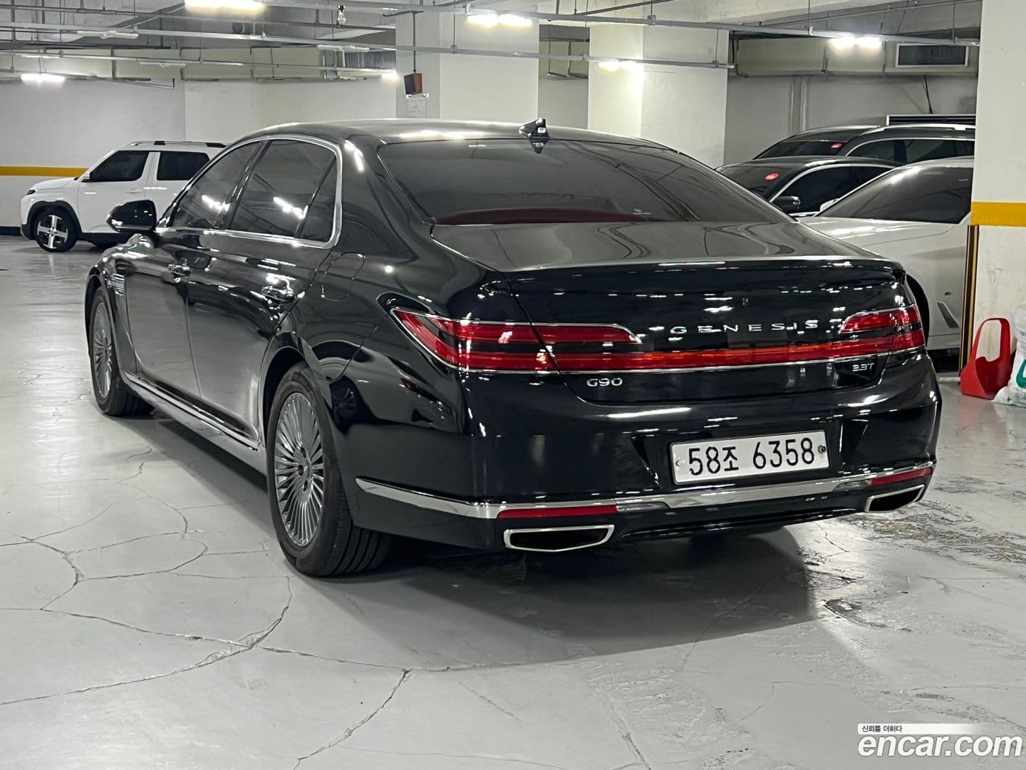 Main__Slider__Photo:G90 Genesis 2019.2-5