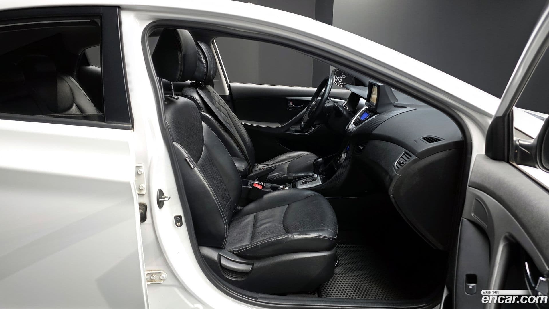 Main__Slider__Photo:AVANTE Hyundai 2010.10-9