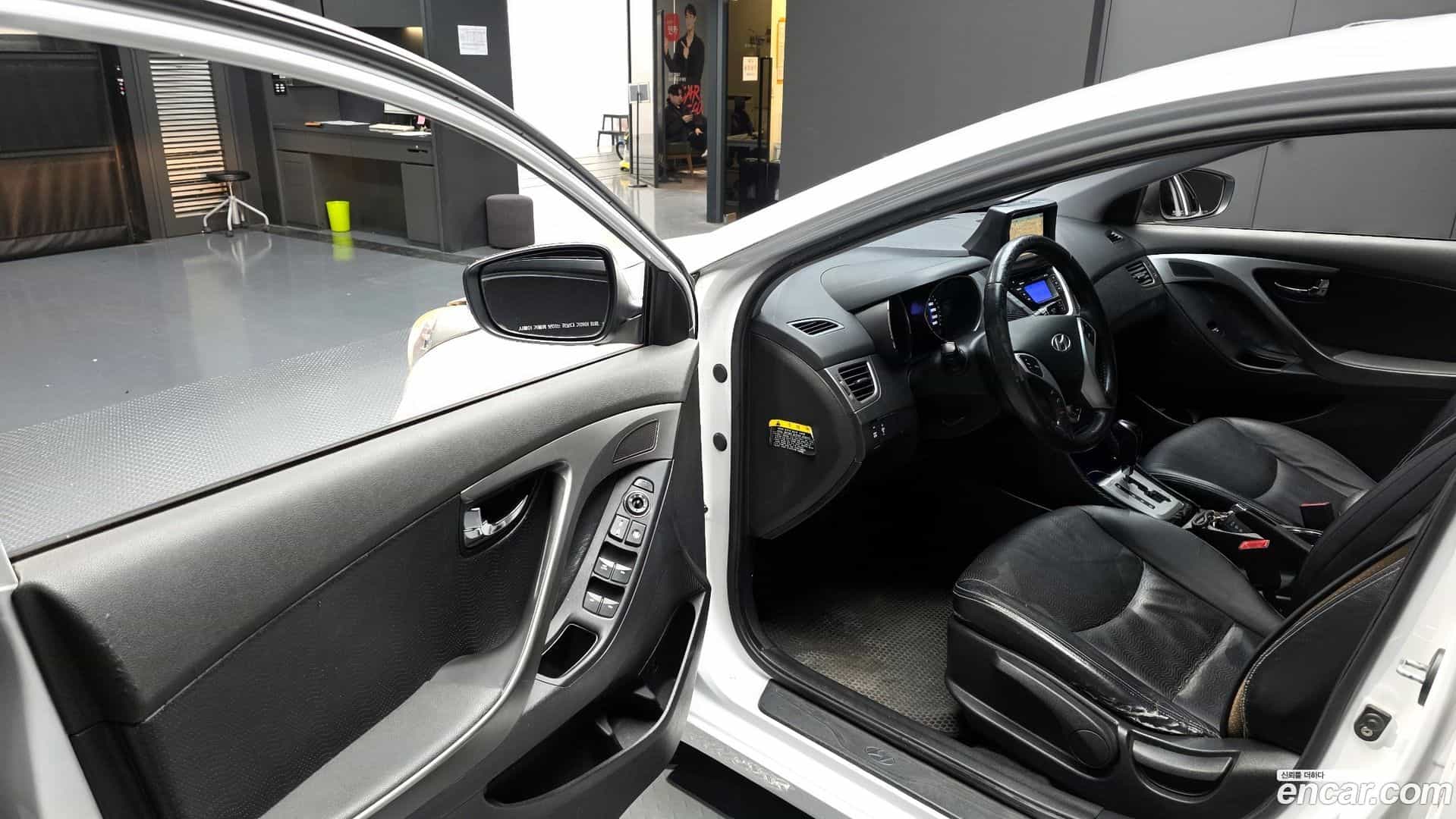 AVANTE Hyundai 2010.10-OPTION-015