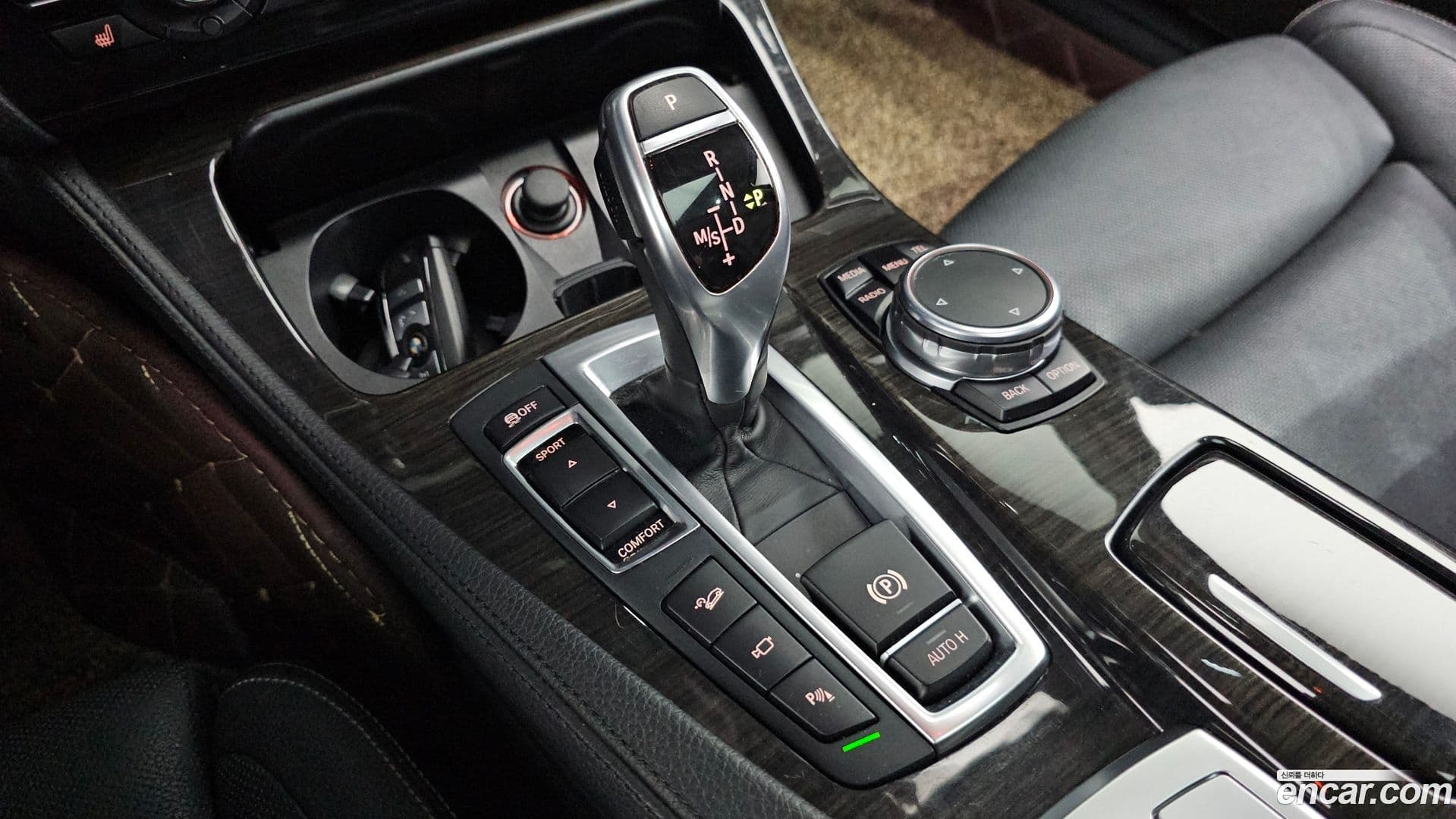 Main__Slider__Photo:5-Series BMW 2016.1-8