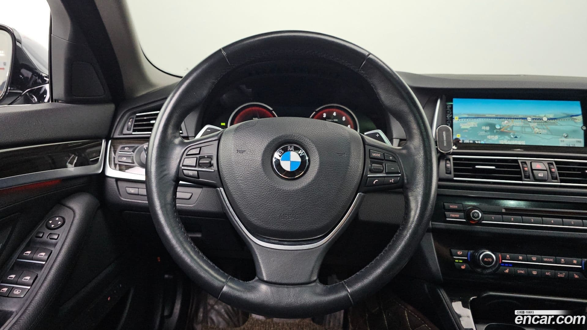 Main__Slider__Photo:5-Series BMW 2016.1-12