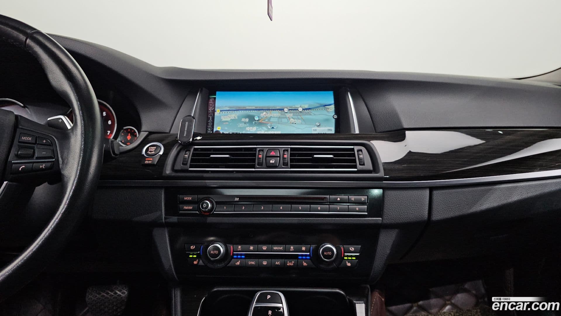 Main__Slider__Photo:5-Series BMW 2016.1-13