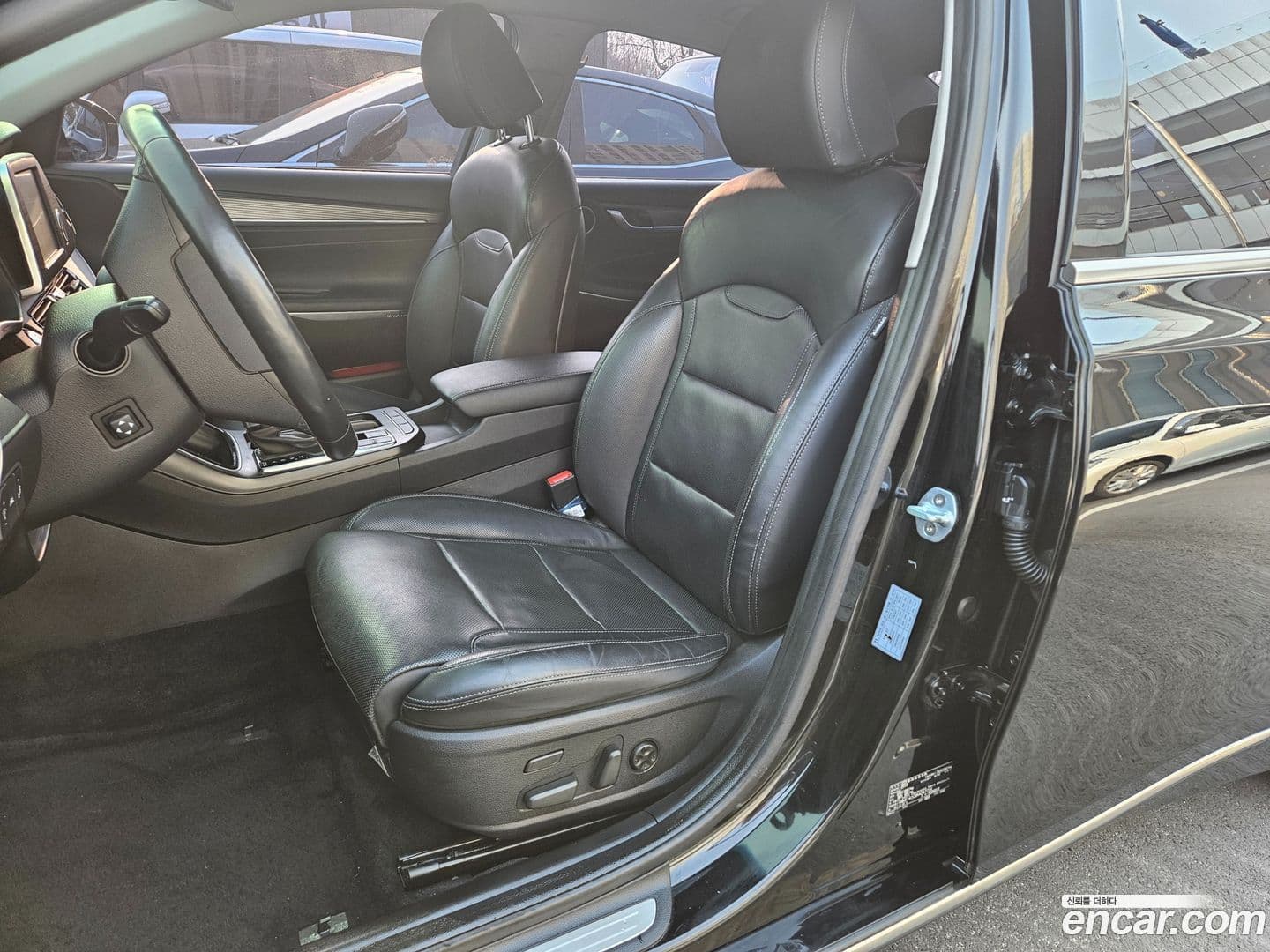 Main__Slider__Photo:Grandeur Hyundai 2019.1-9