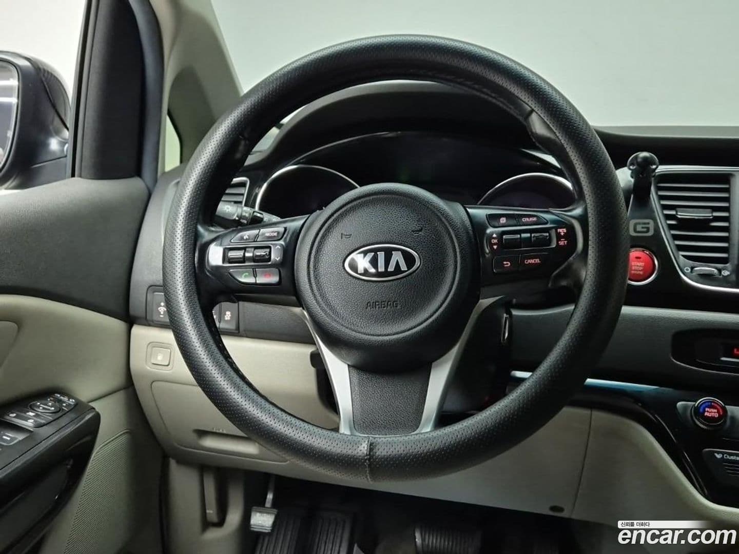 Main__Slider__Photo:Canival Kia 2016.1-8