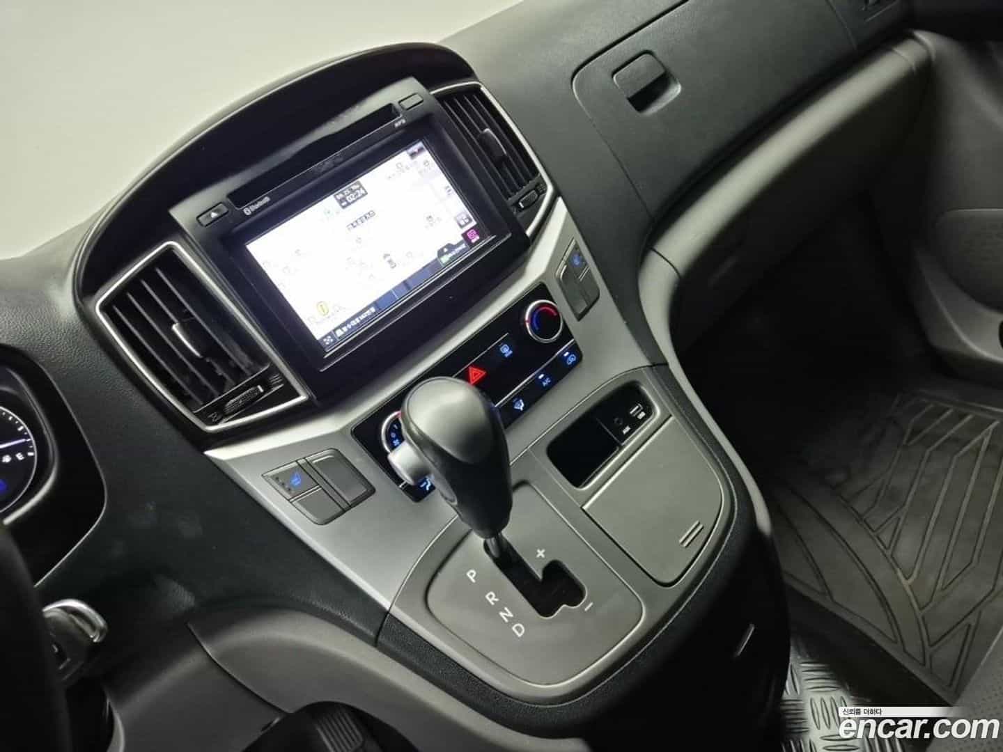 Starex Hyundai 2018.1-INNER-010