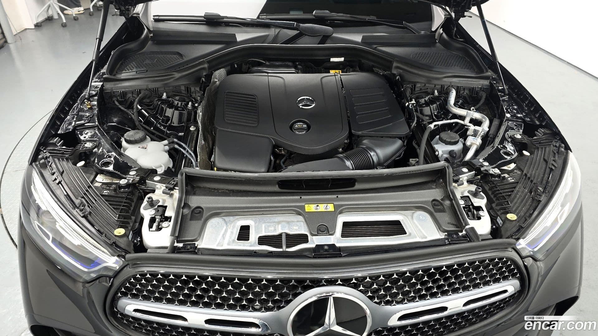 Main__Slider__Photo:GLC-Class Mercedes-Benz 2025.8-5