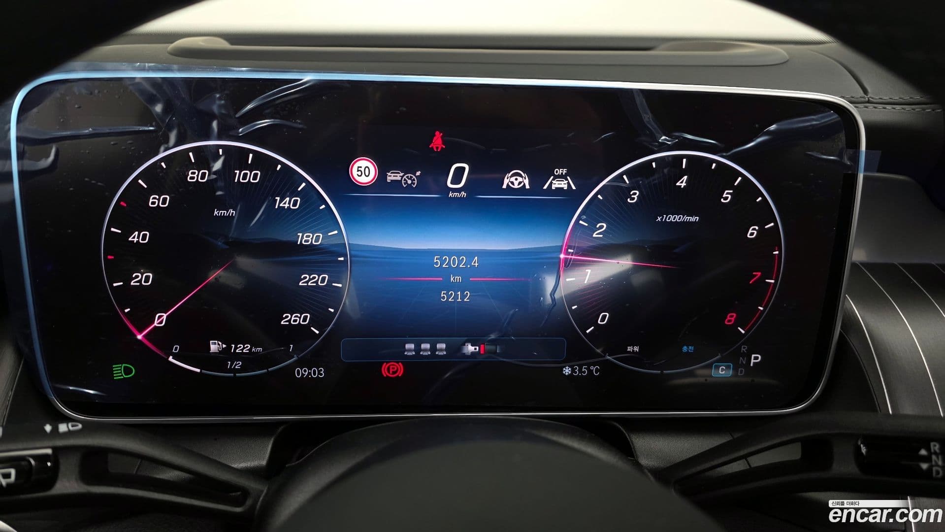 Main__Slider__Photo:GLC-Class Mercedes-Benz 2025.8-7