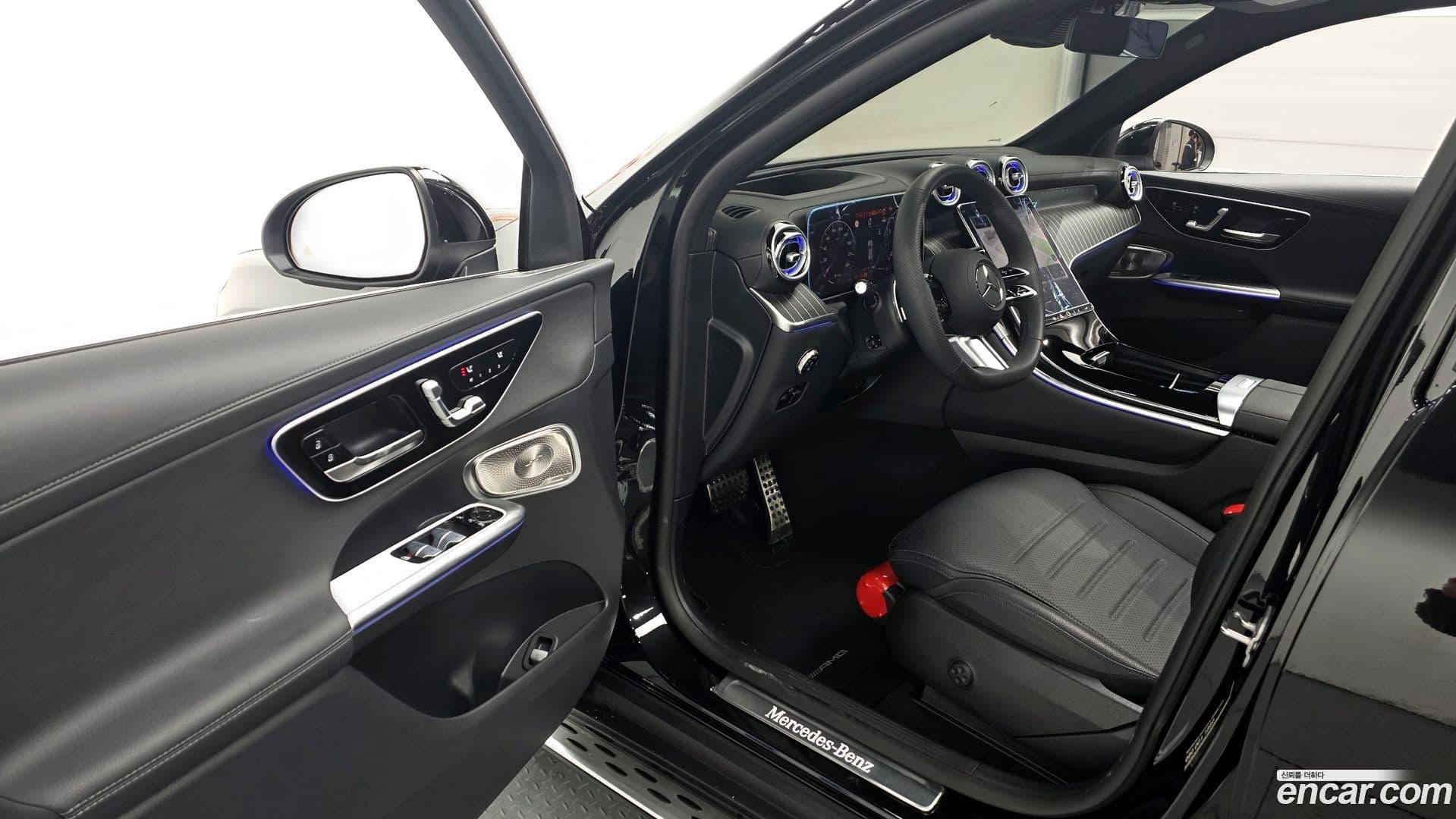 Main__Slider__Photo:GLC-Class Mercedes-Benz 2025.8-9