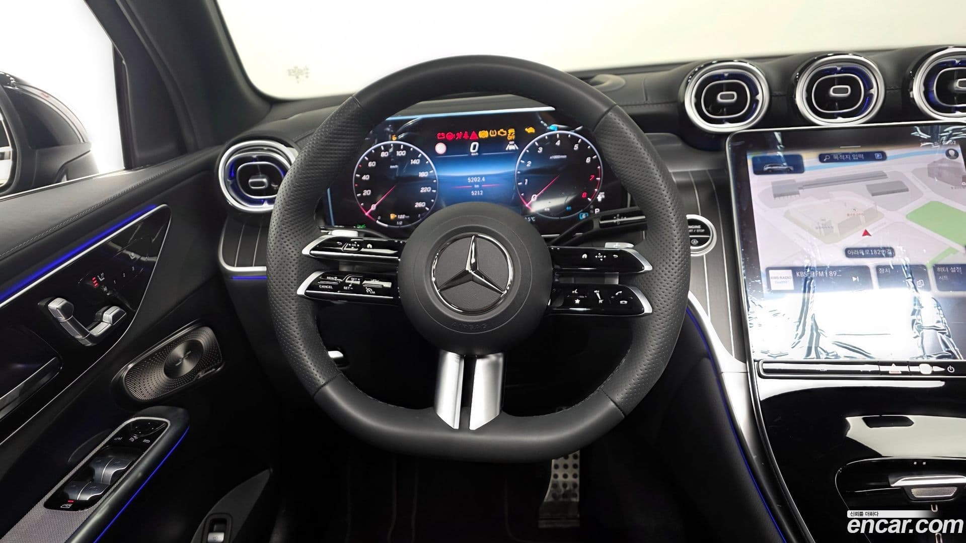 Main__Slider__Photo:GLC-Class Mercedes-Benz 2025.8-12