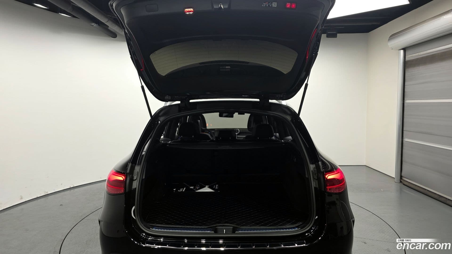 Main__Slider__Photo:GLC-Class Mercedes-Benz 2025.8-19