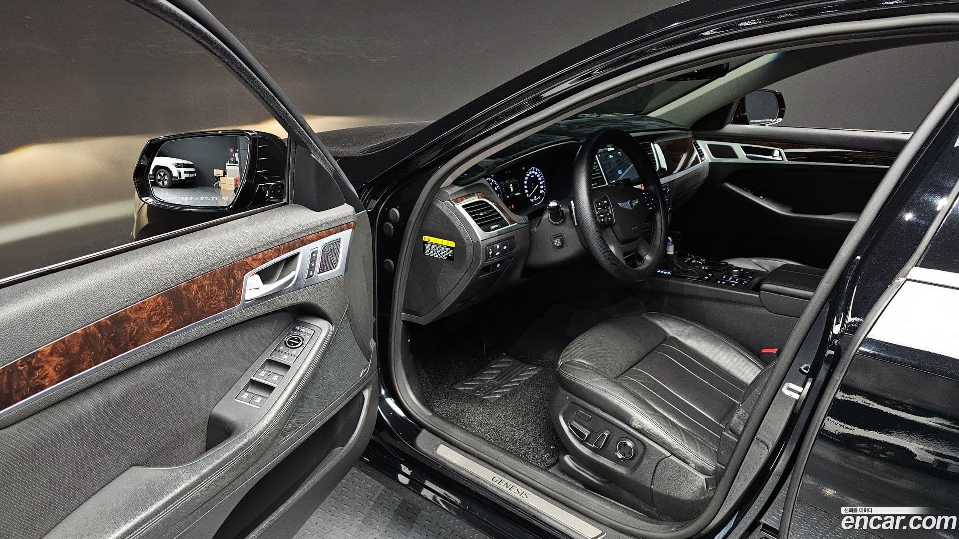 Main__Slider__Photo:Genesis Hyundai 2015.8-10