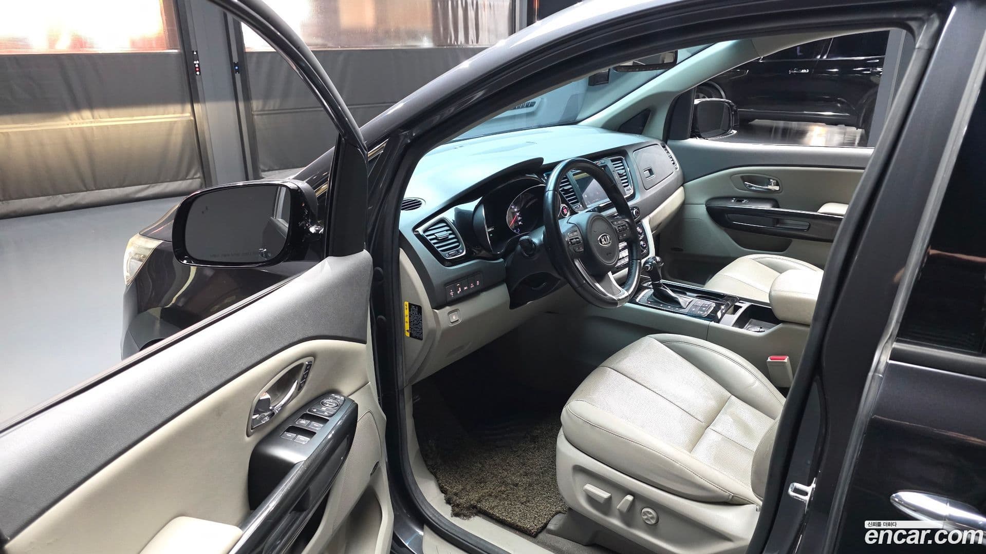 Main__Slider__Photo:Canival Kia 2015.5-9