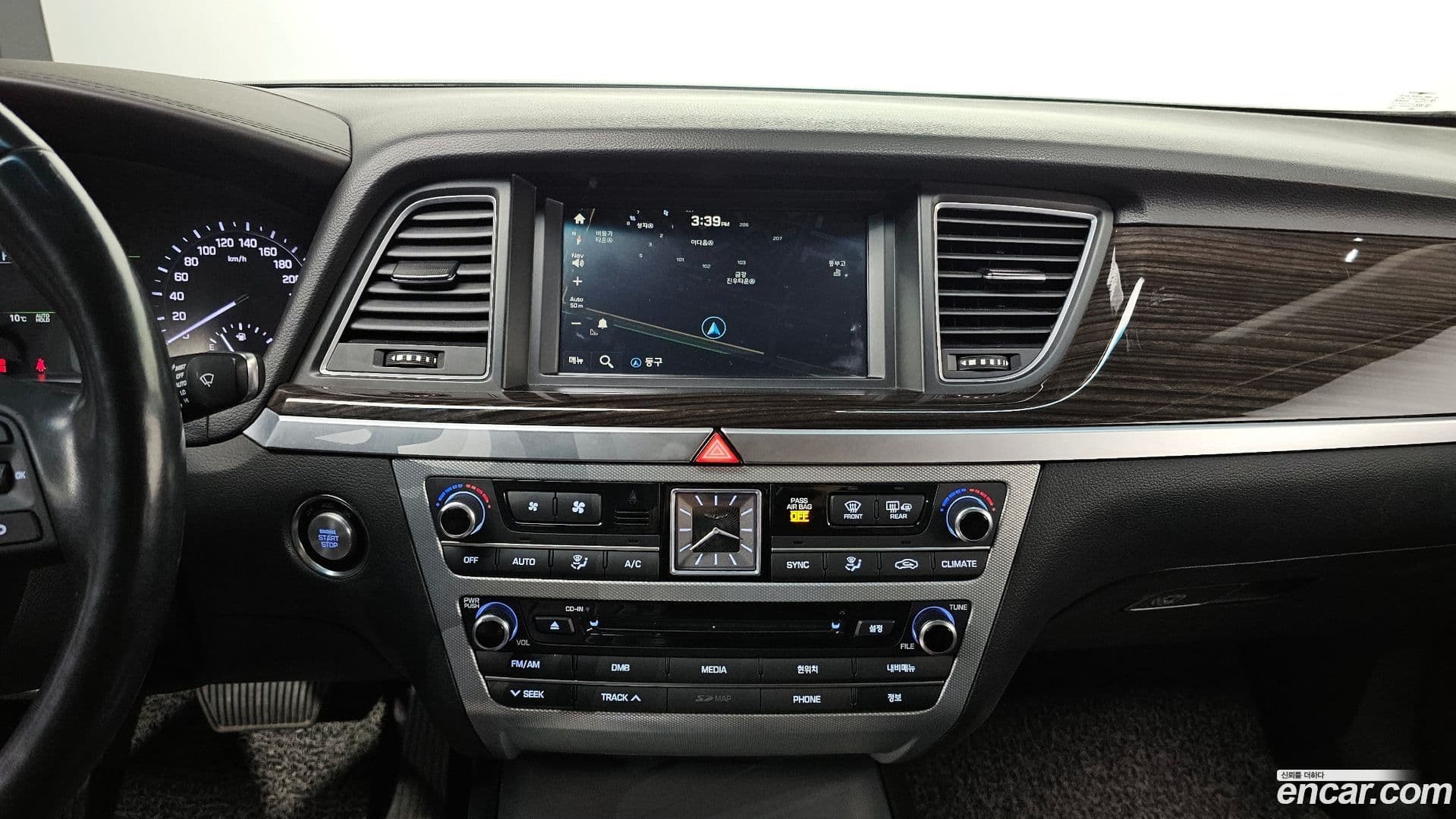 Main__Slider__Photo:G80 Genesis 2016.6-14