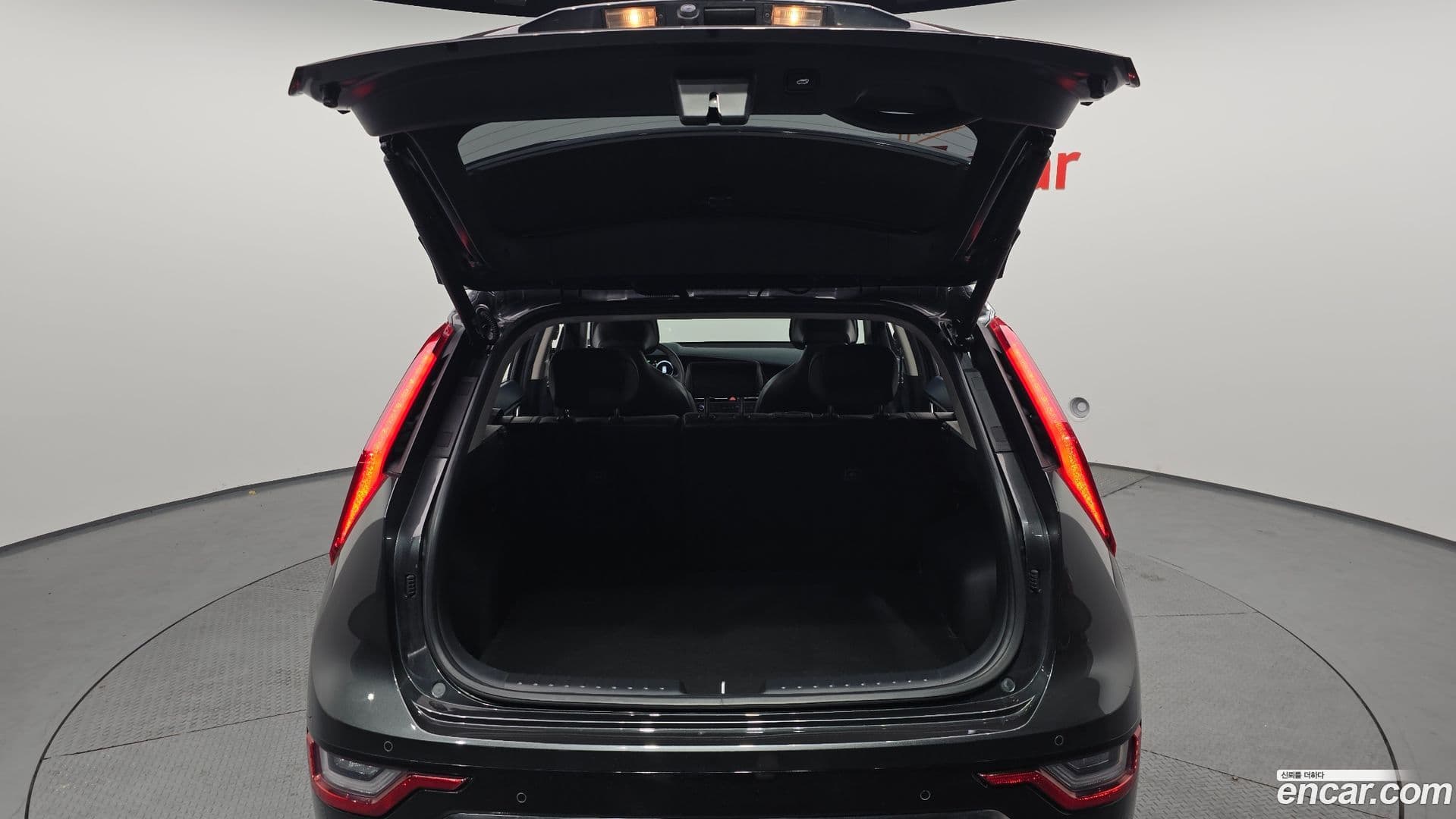 Main__Slider__Photo:Niro Kia 2022.0-19