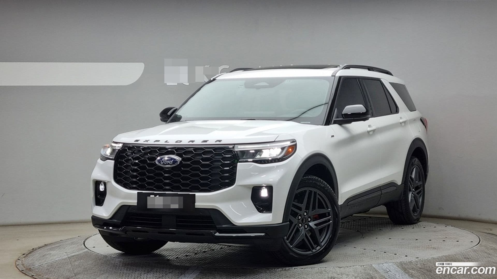 Main__Slider__Photo:Explorer Ford 2024.10-0