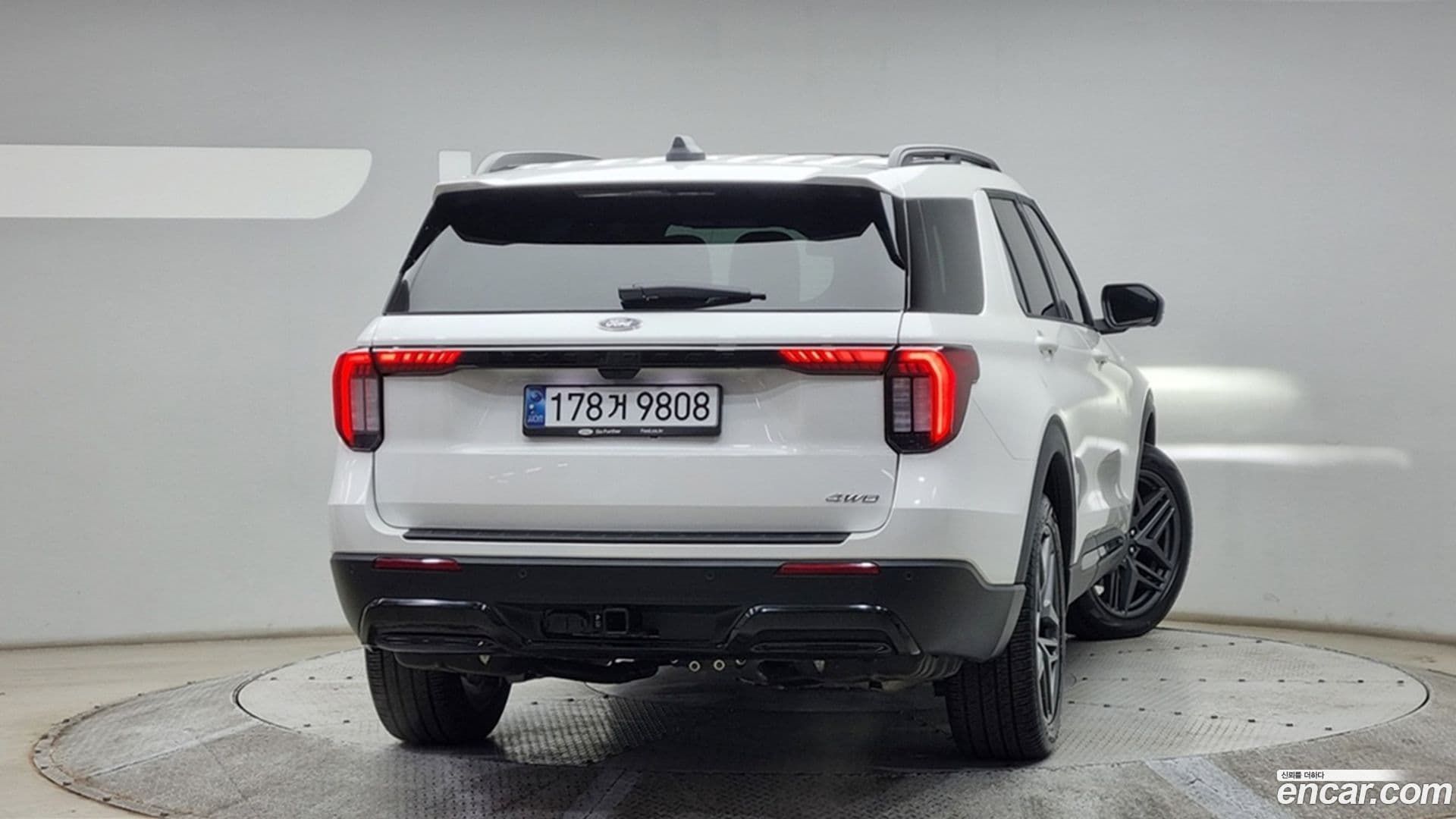 Main__Slider__Photo:Explorer Ford 2024.10-2