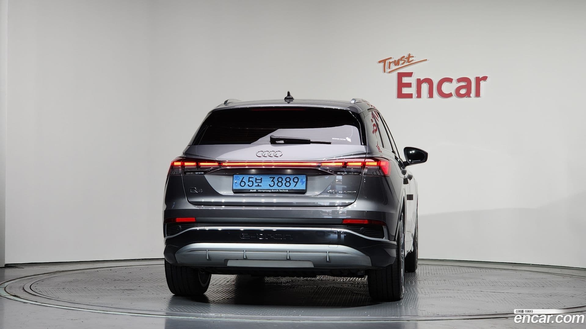 Main__Slider__Photo:Q4 e-tron Audi 2025.2-3