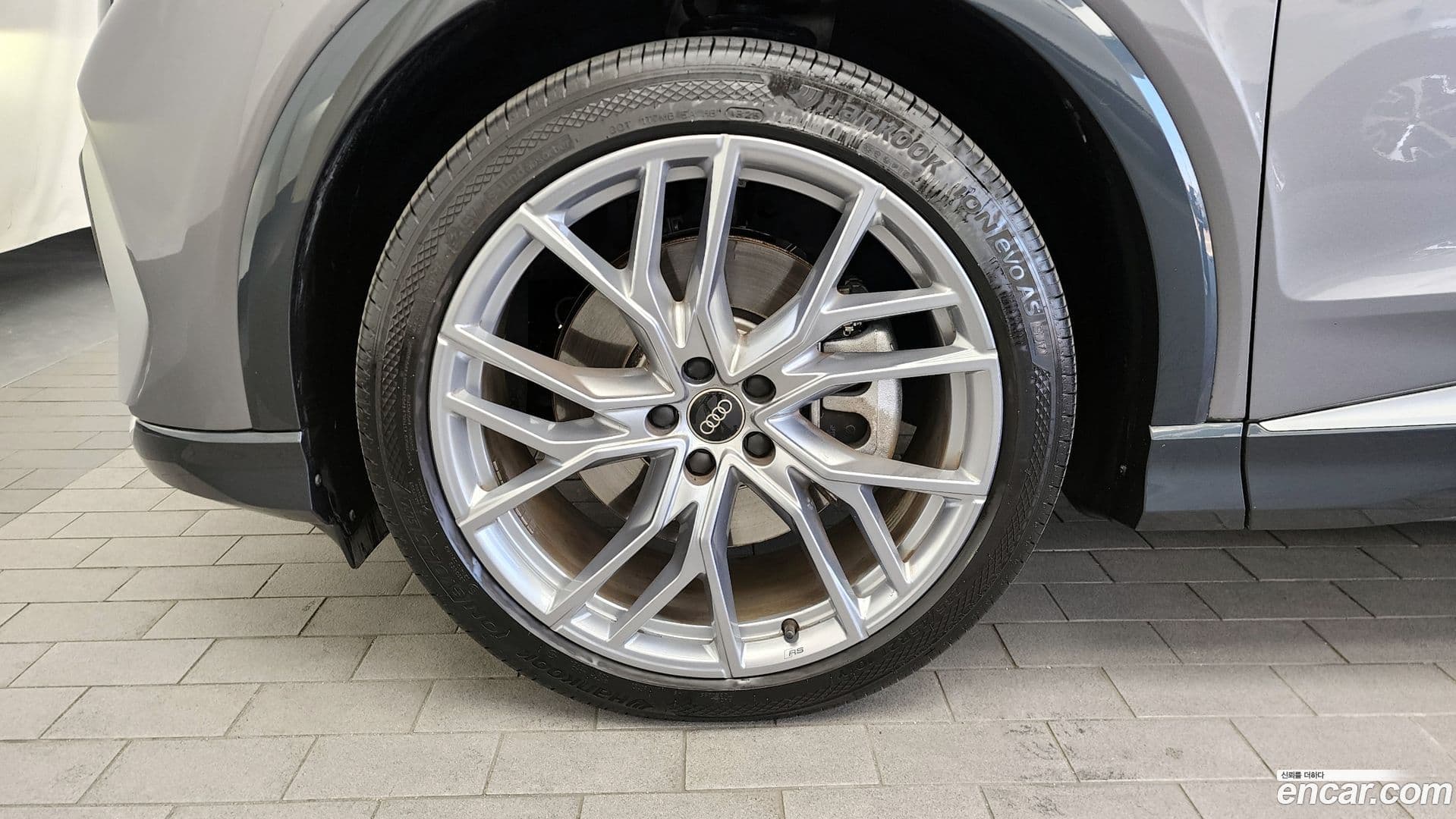 Main__Slider__Photo:Q4 e-tron Audi 2025.2-4