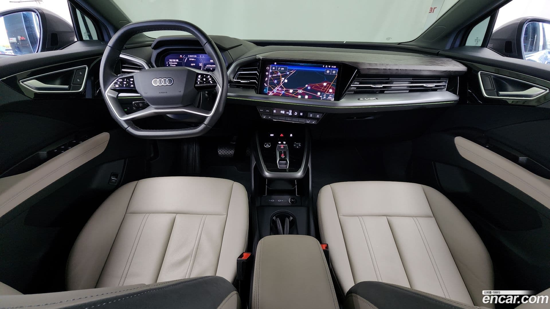 Main__Slider__Photo:Q4 e-tron Audi 2025.2-6