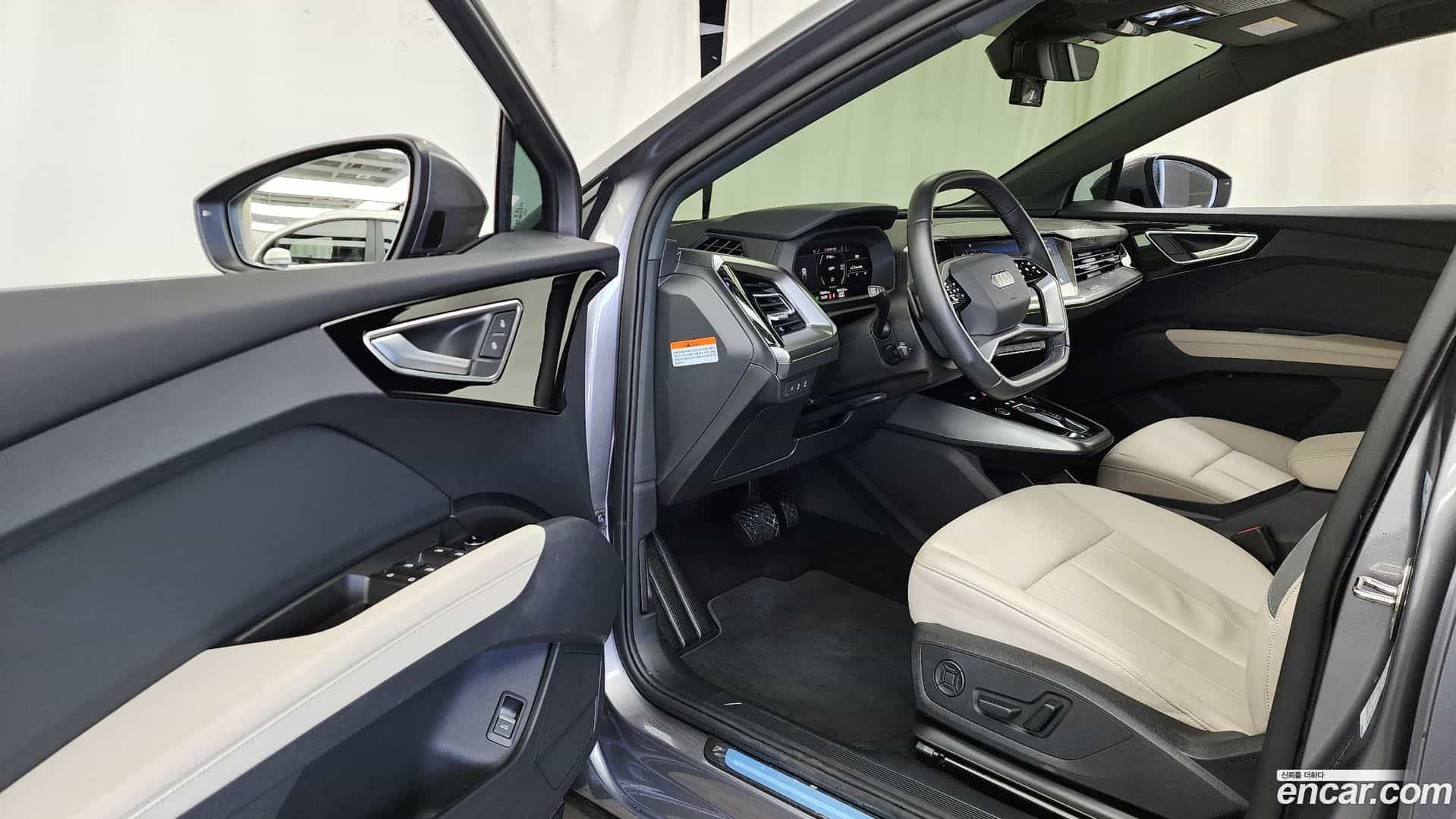 Q4 e-tron Audi 2025.2-INNER-010