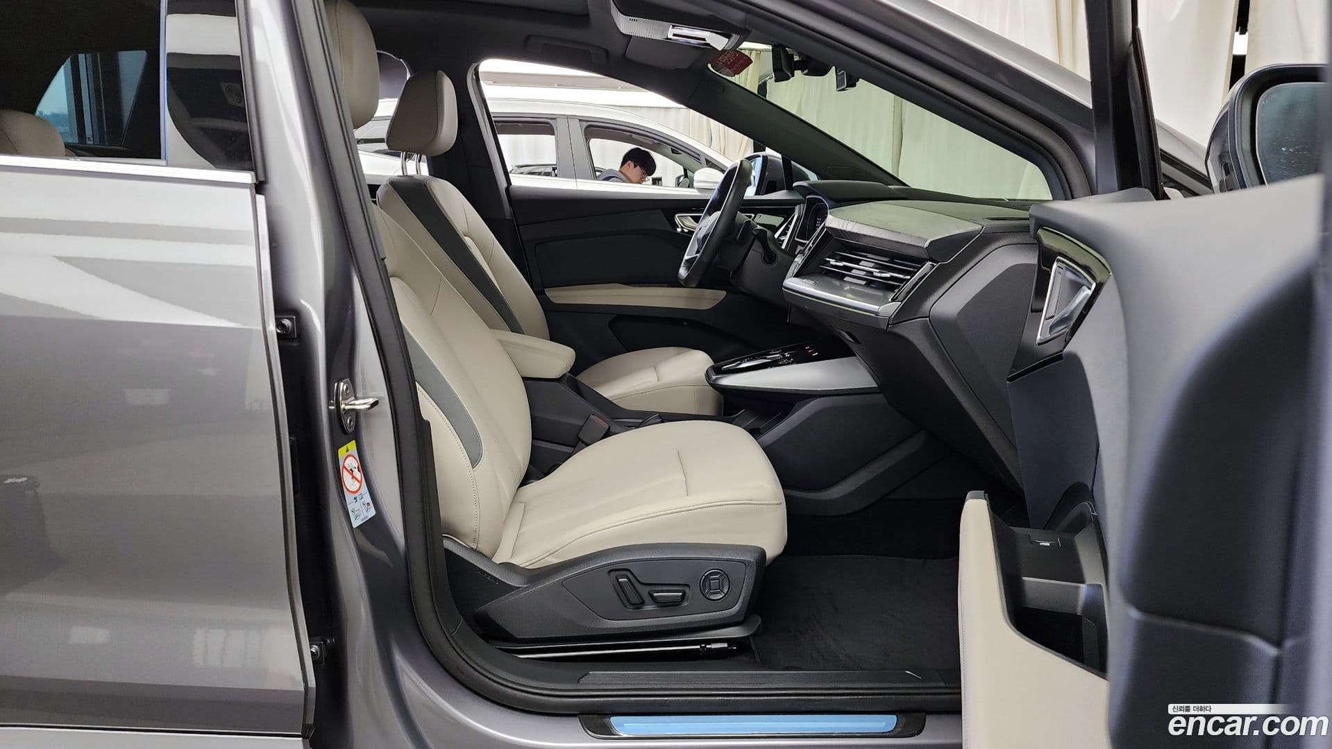 Main__Slider__Photo:Q4 e-tron Audi 2025.2-10