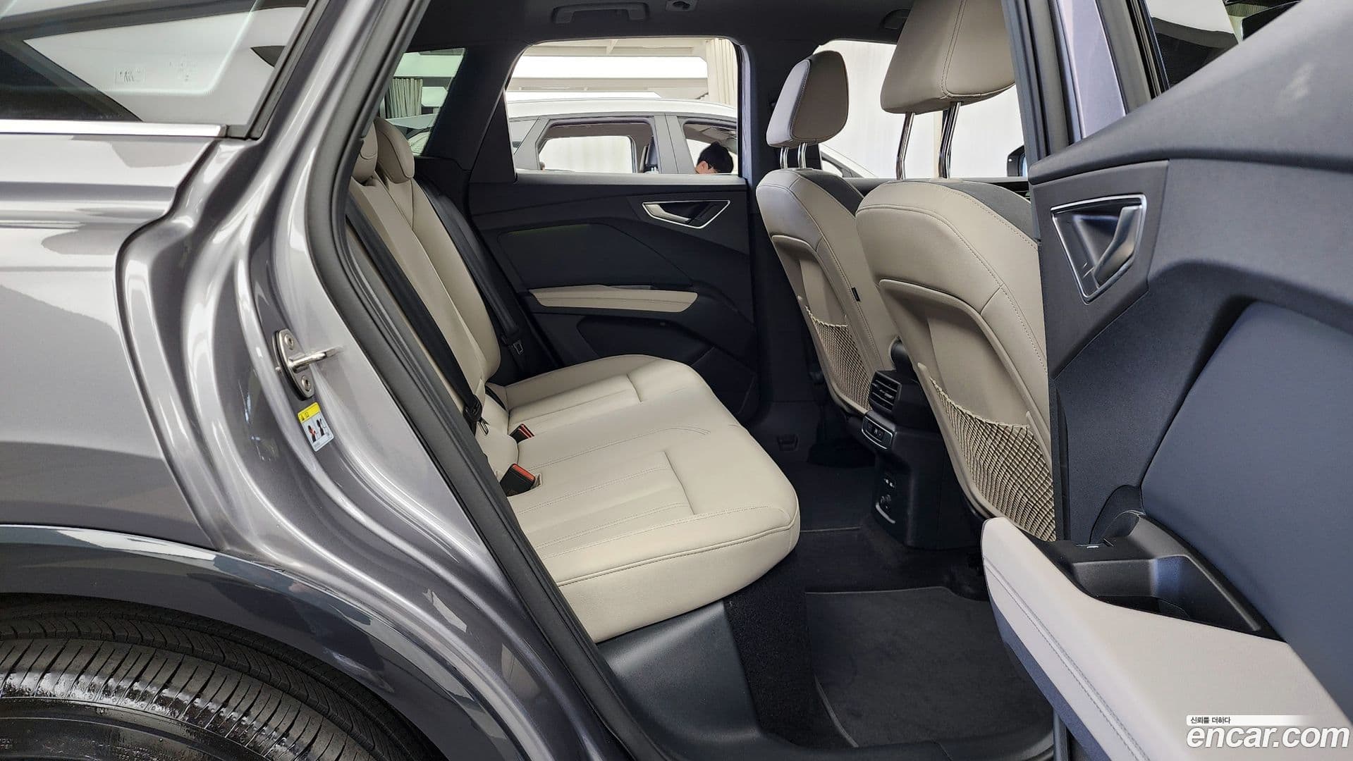 Main__Slider__Photo:Q4 e-tron Audi 2025.2-11