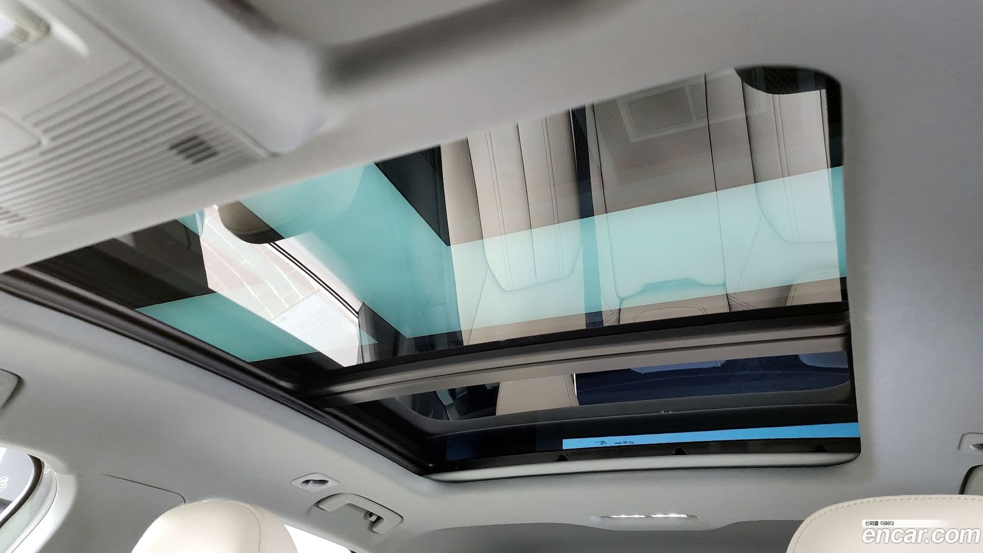 Main__Slider__Photo:Q4 e-tron Audi 2025.2-17