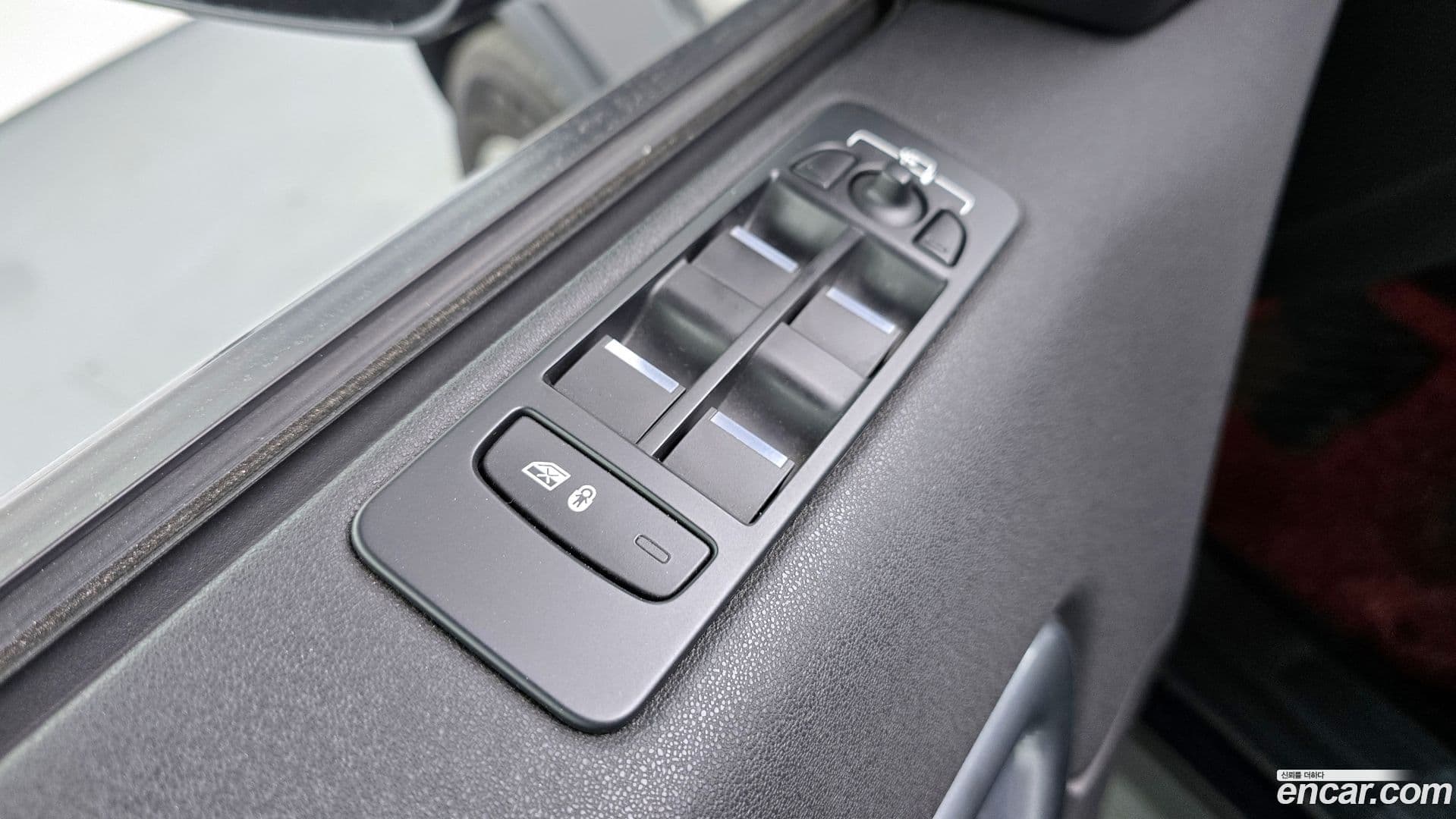 Main__Slider__Photo:Discovery Sport Land Rover 2017.2-16