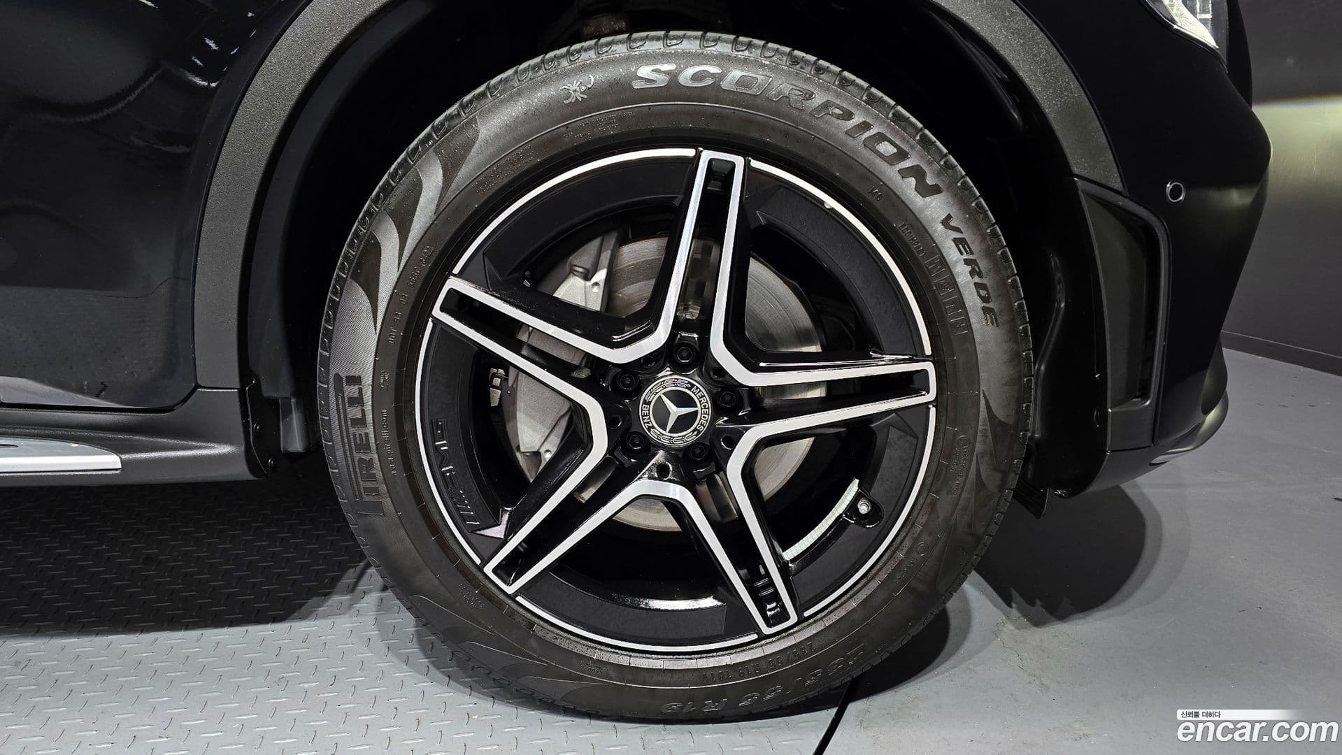 Main__Slider__Photo:GLC-Class Mercedes-Benz 2023.2-4