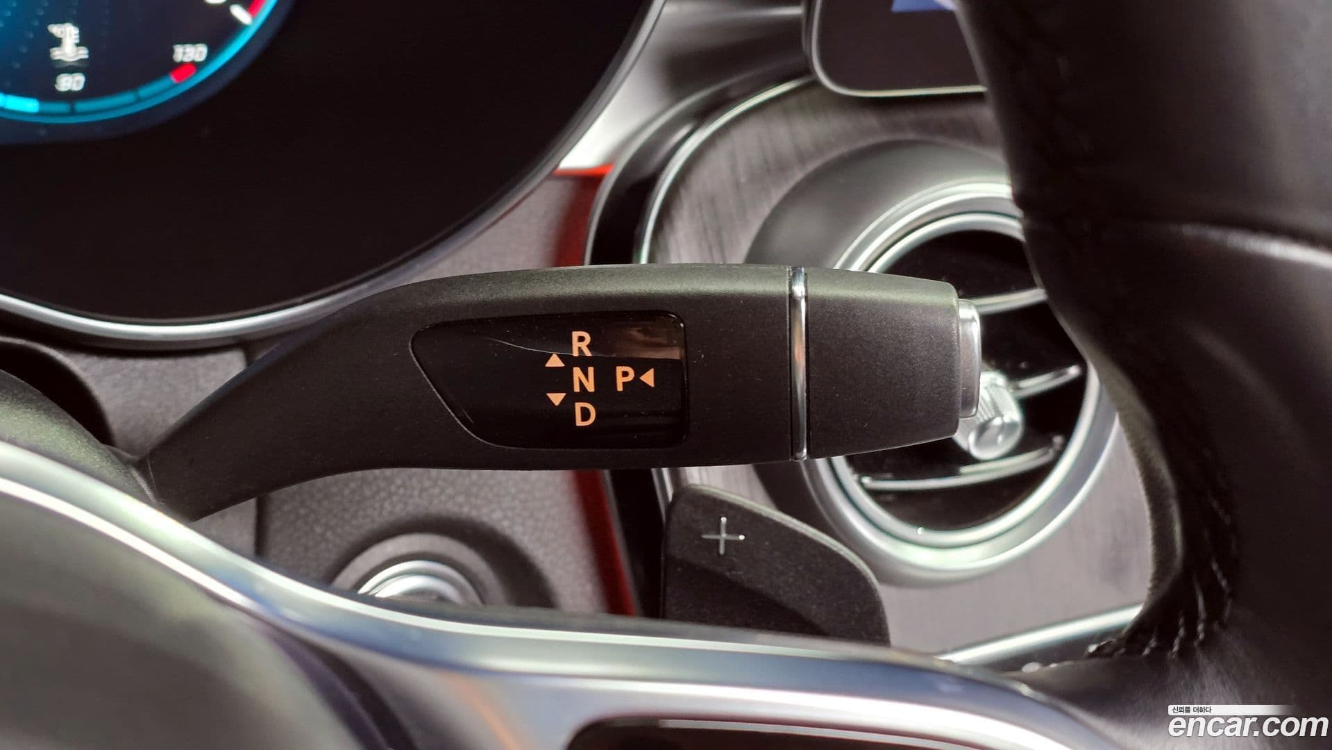 Main__Slider__Photo:GLC-Class Mercedes-Benz 2023.2-8