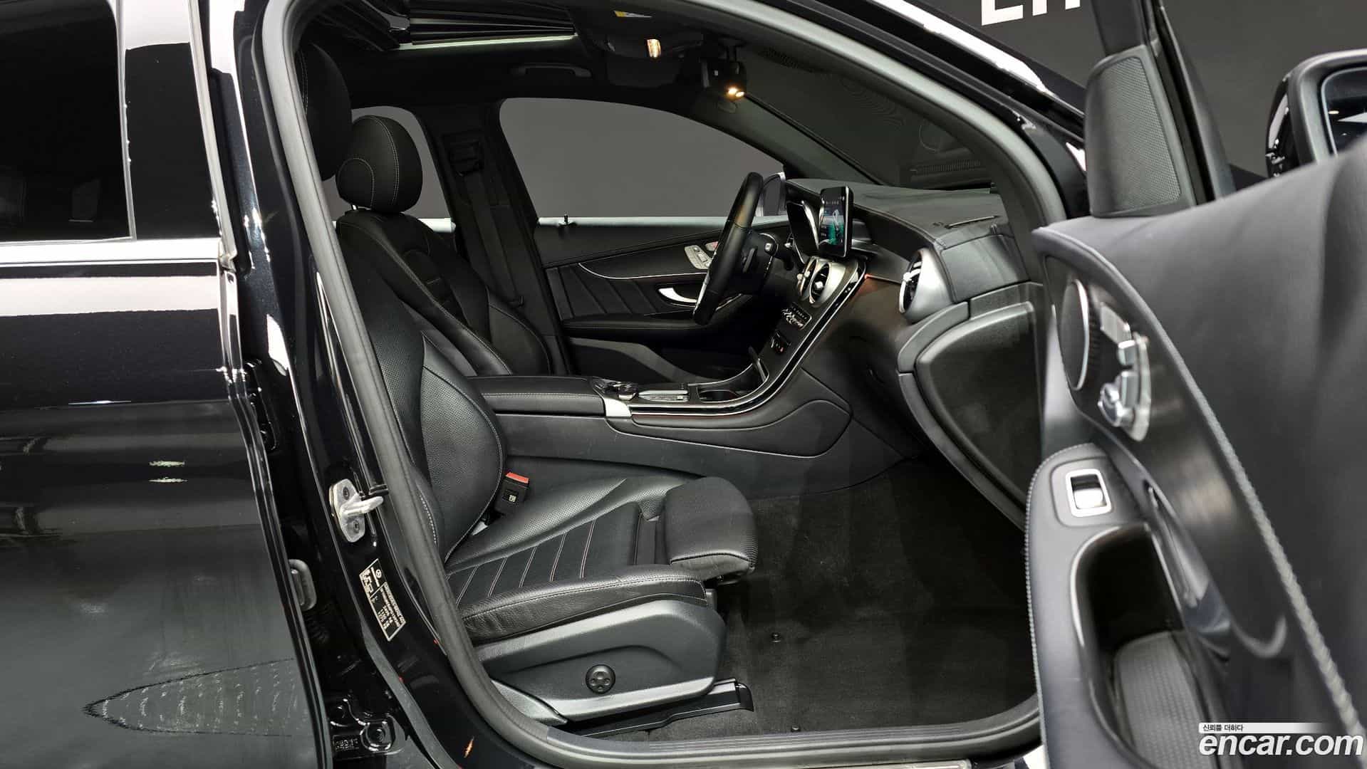 GLC-Class Mercedes-Benz 2023.2-INNER-010