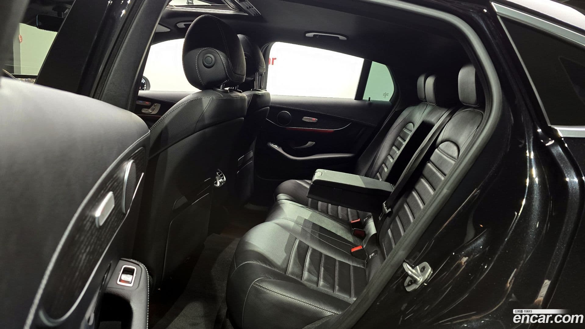 Main__Slider__Photo:GLC-Class Mercedes-Benz 2023.2-11