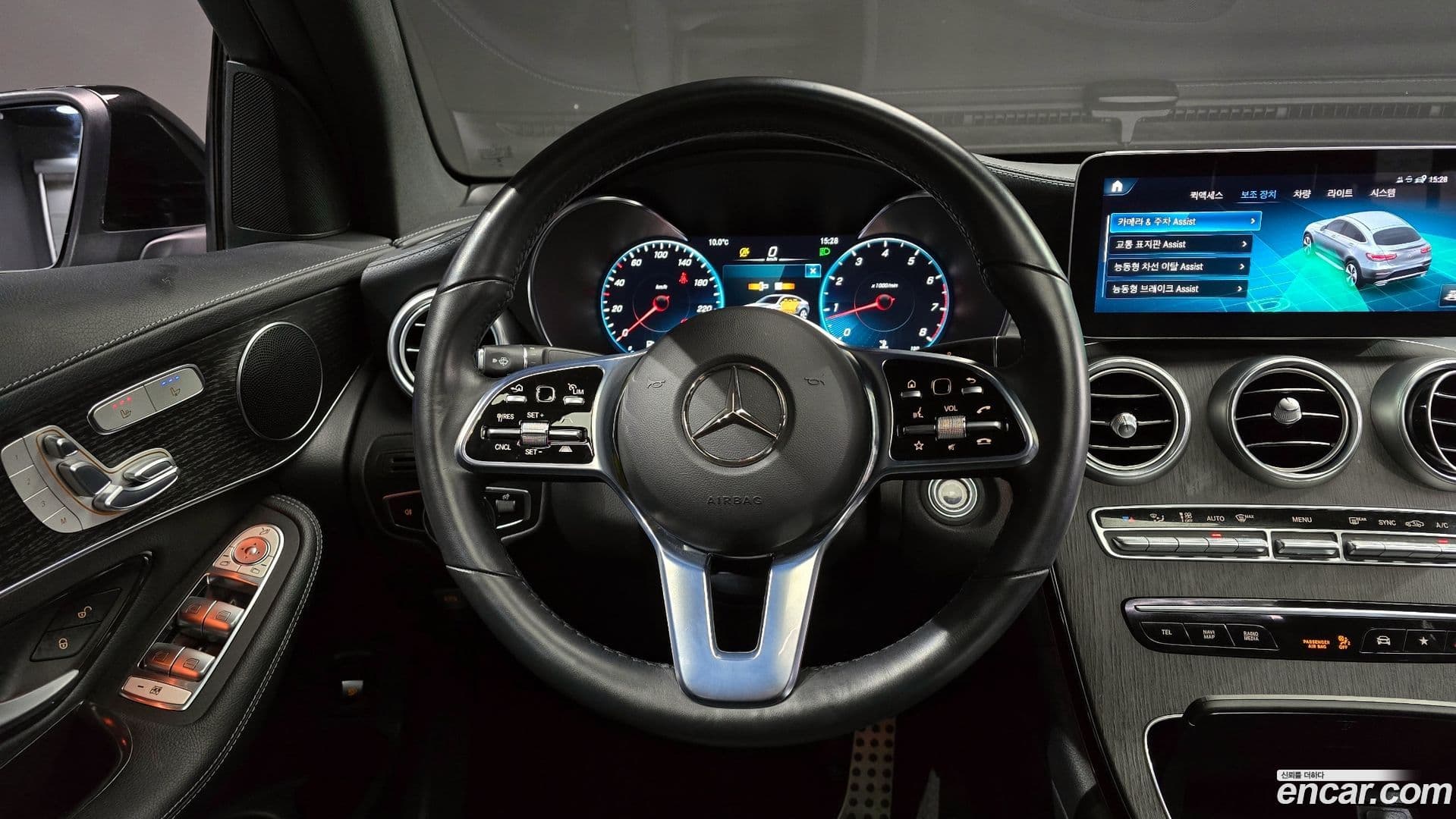 Main__Slider__Photo:GLC-Class Mercedes-Benz 2023.2-12