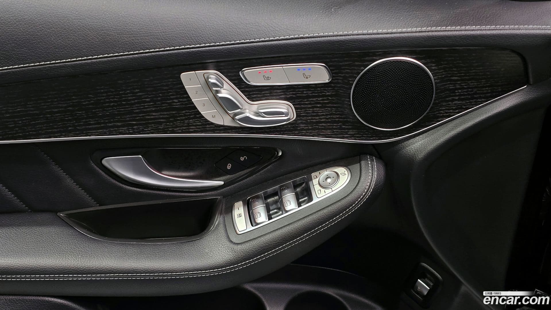 Main__Slider__Photo:GLC-Class Mercedes-Benz 2023.2-17