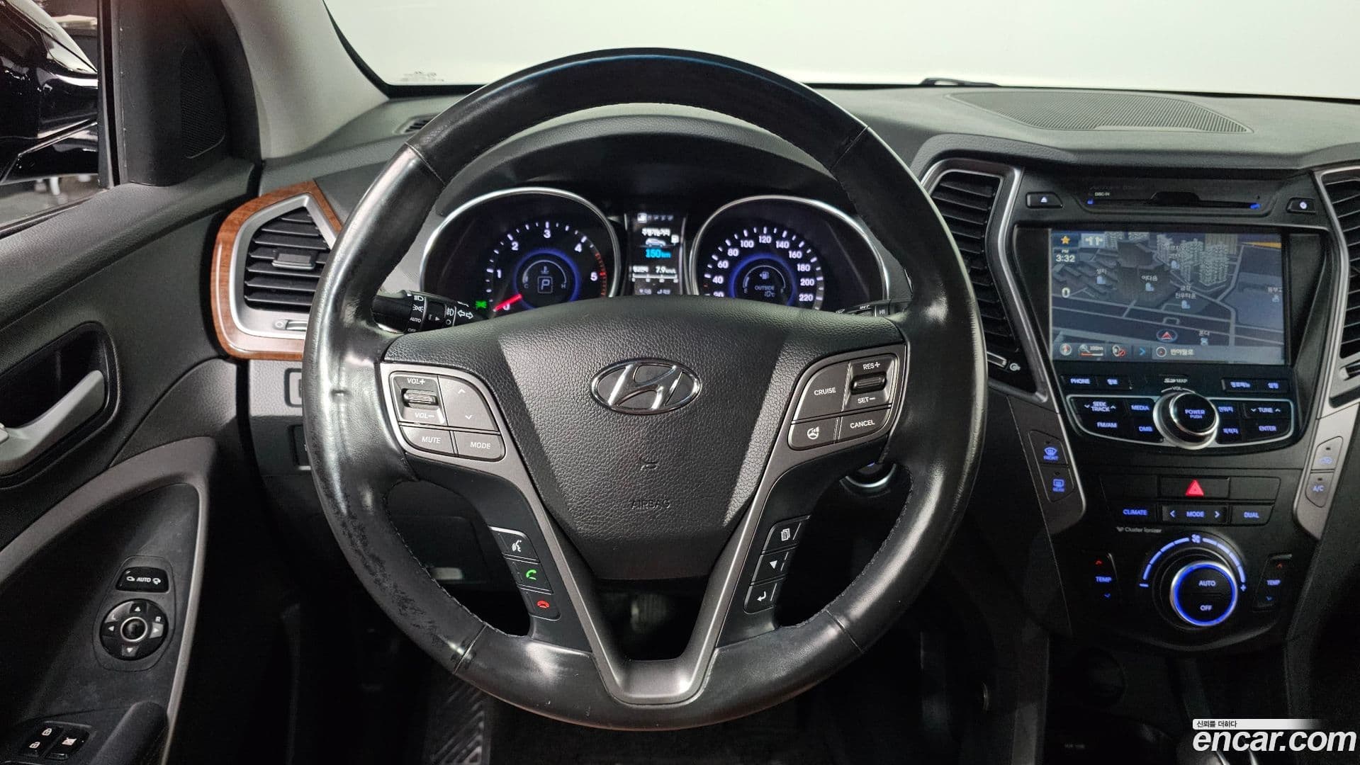 Main__Slider__Photo:Santafe Hyundai 2012.10-12